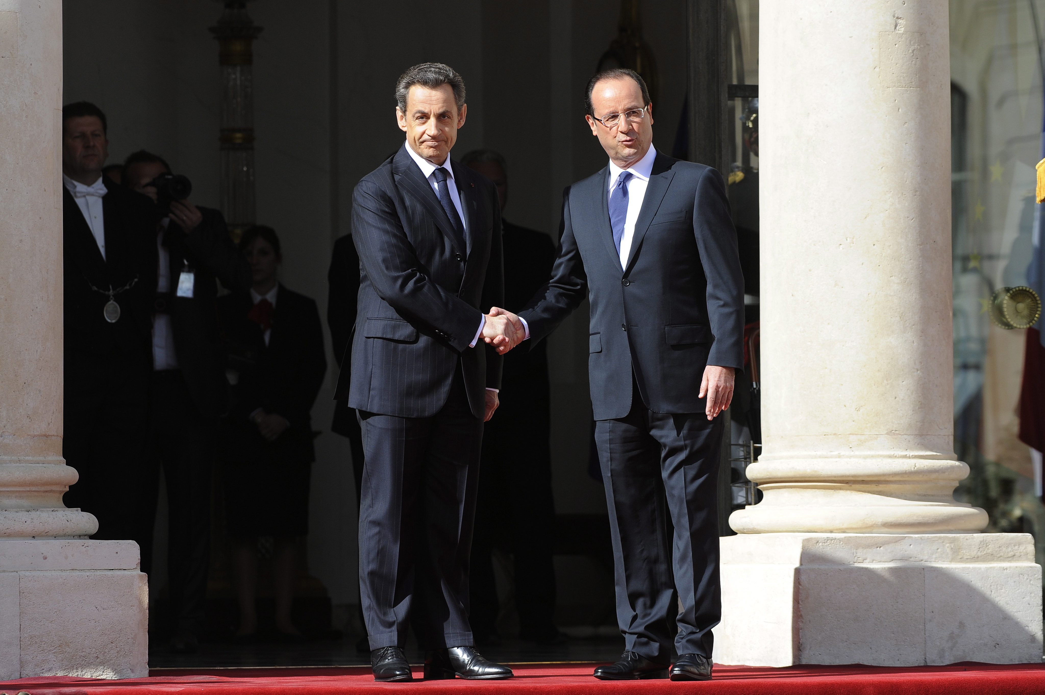”Уикилийкс” твърди, че АНС е подслушвала Никола Саркози и Франсоа Оланд