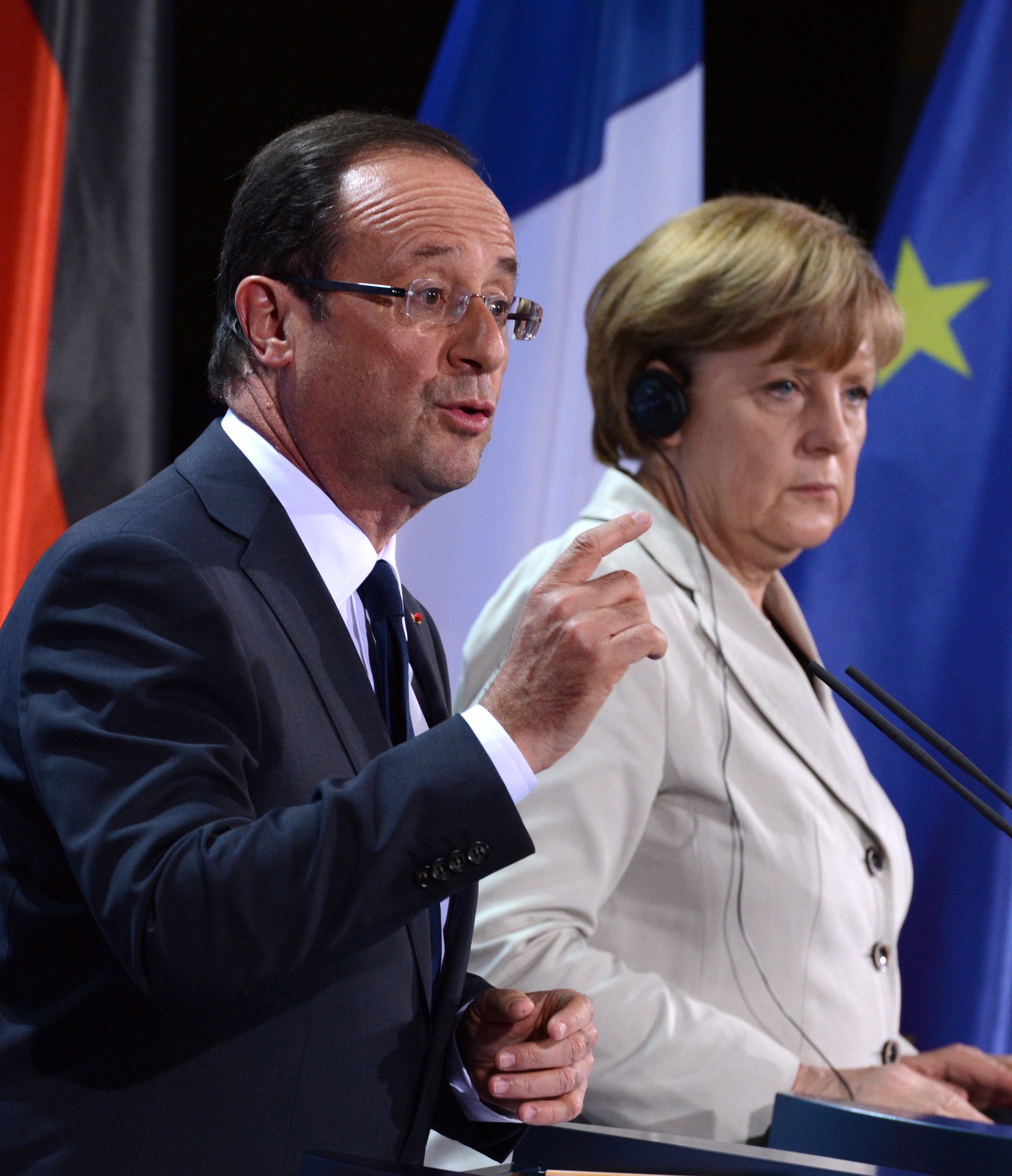 Оланд и Меркел: Всяка страна в Европа да приема мигранти