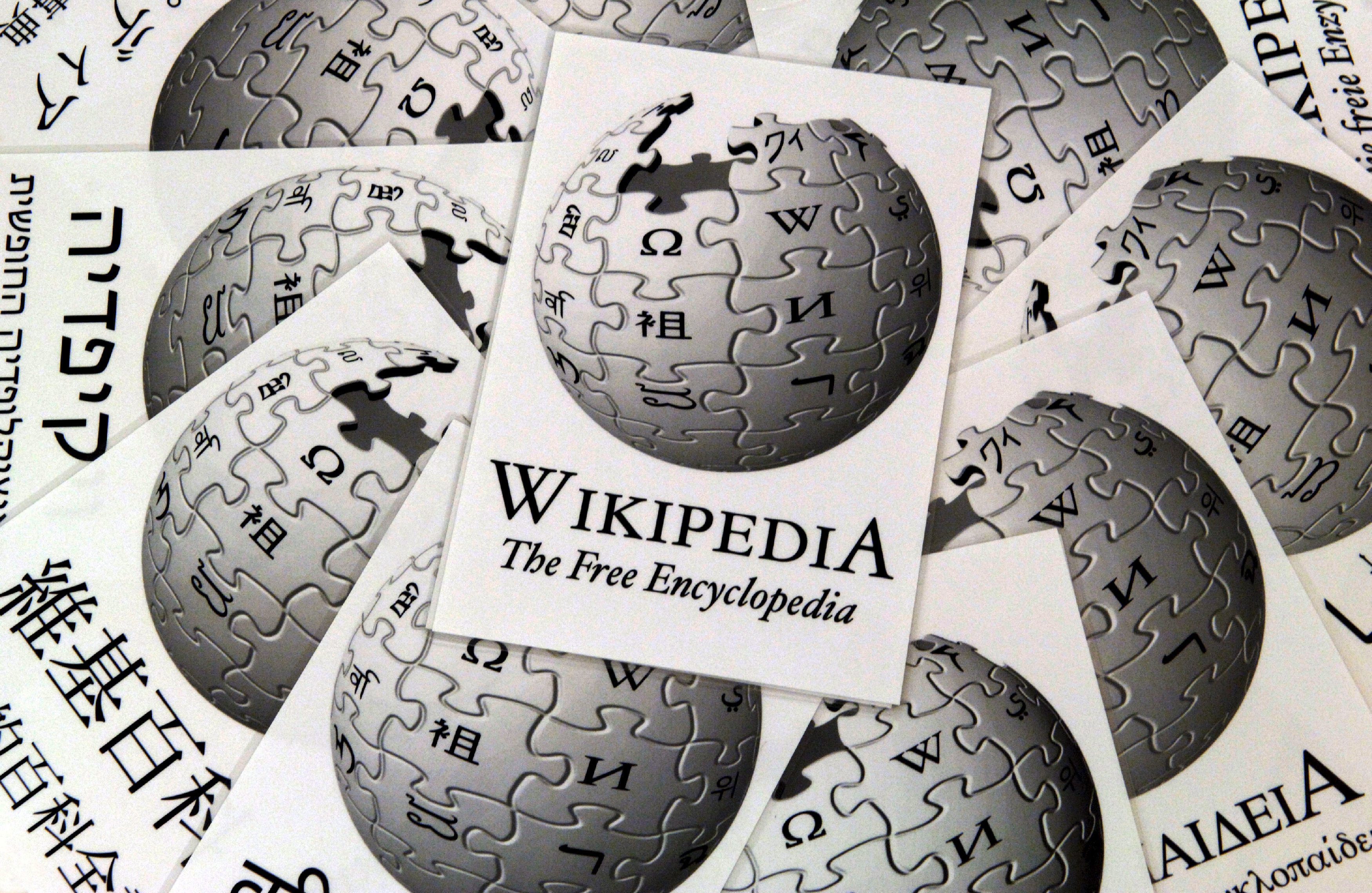 ”Представете си свят без свободно знание” е изписано с удебелени букви на вече бялата страница на сайта Ru.Wikipedia.org