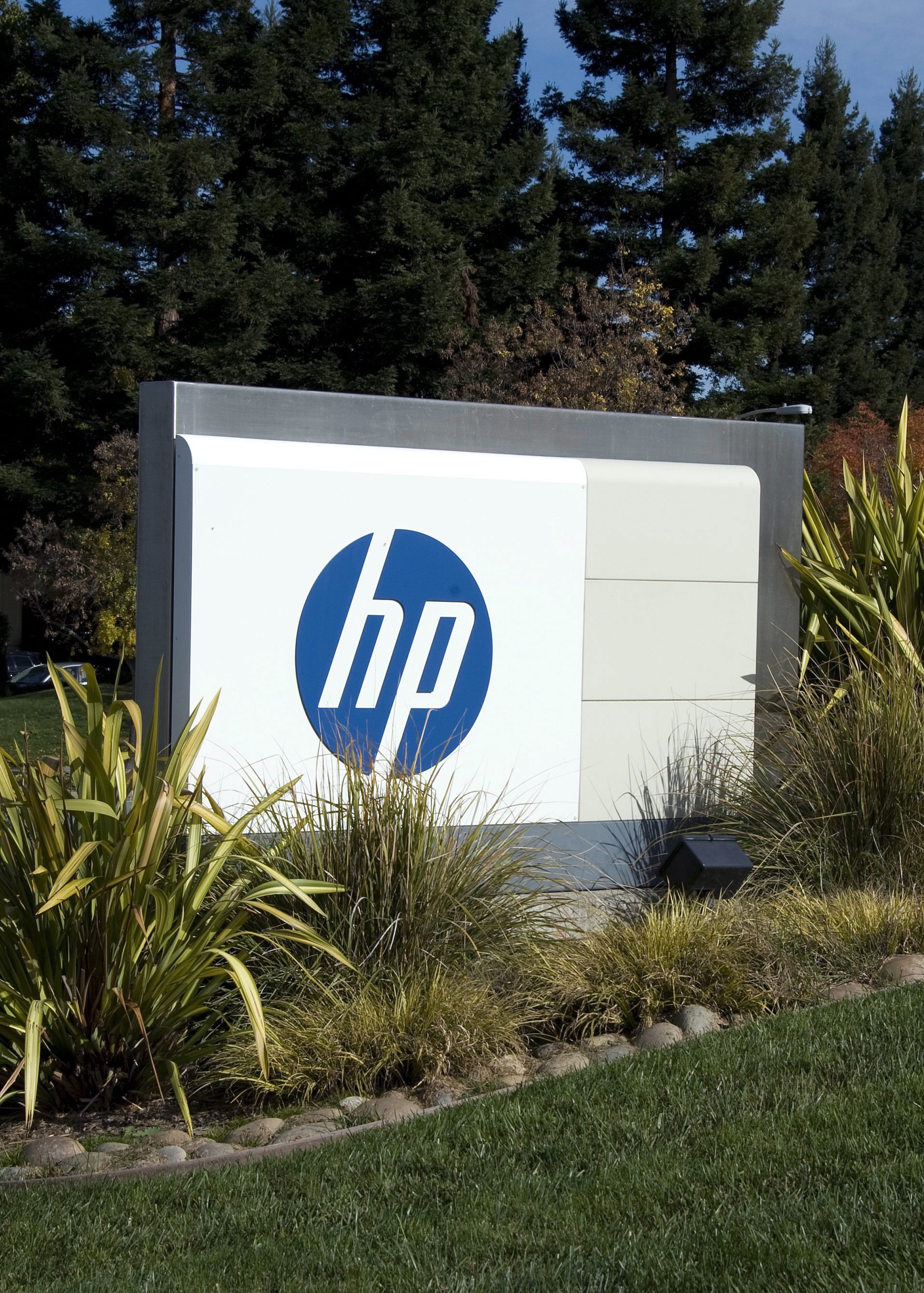 HP съкращава до 30 000 души