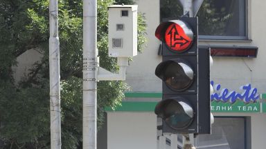 Зелената мигаща светлина на светофарите дава допълнителна информация на всички