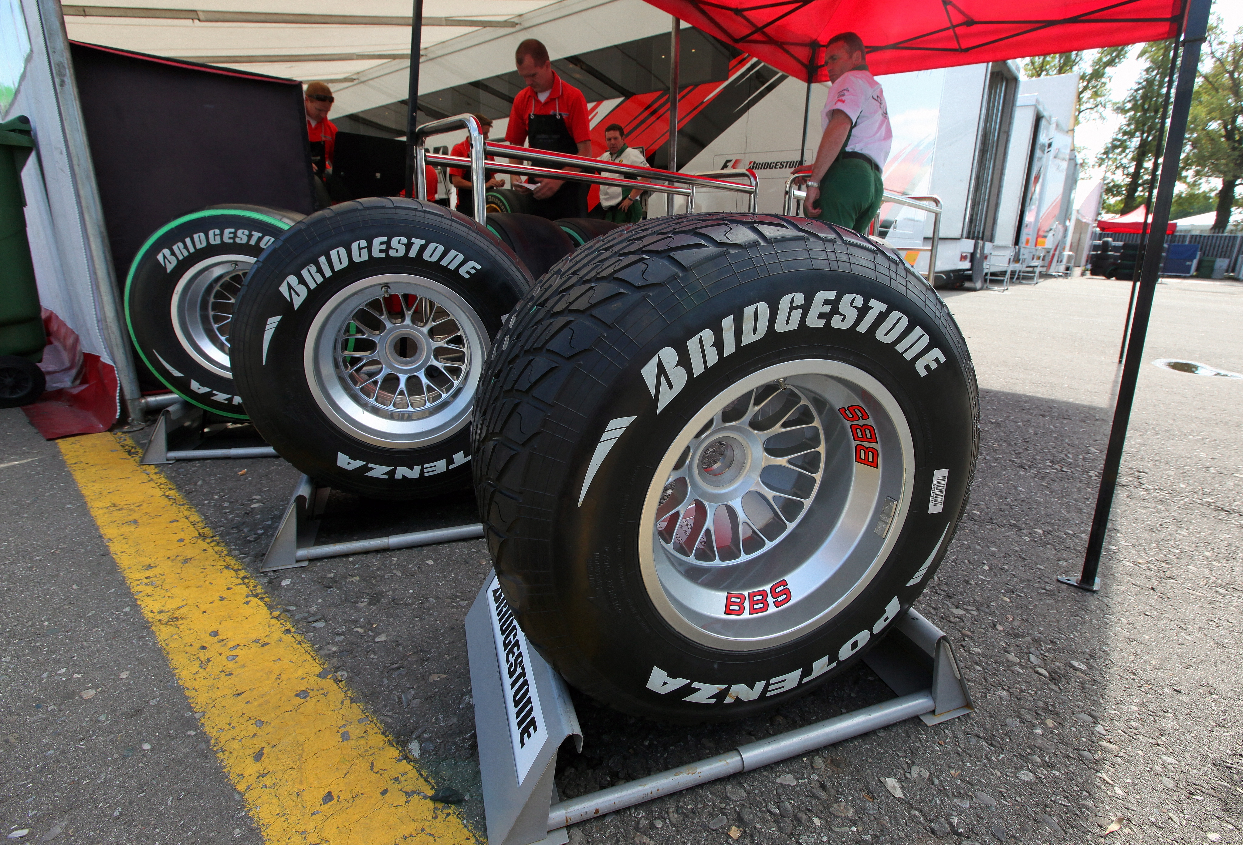 Bridgestone ще прави автомобилни гуми от глухарчета