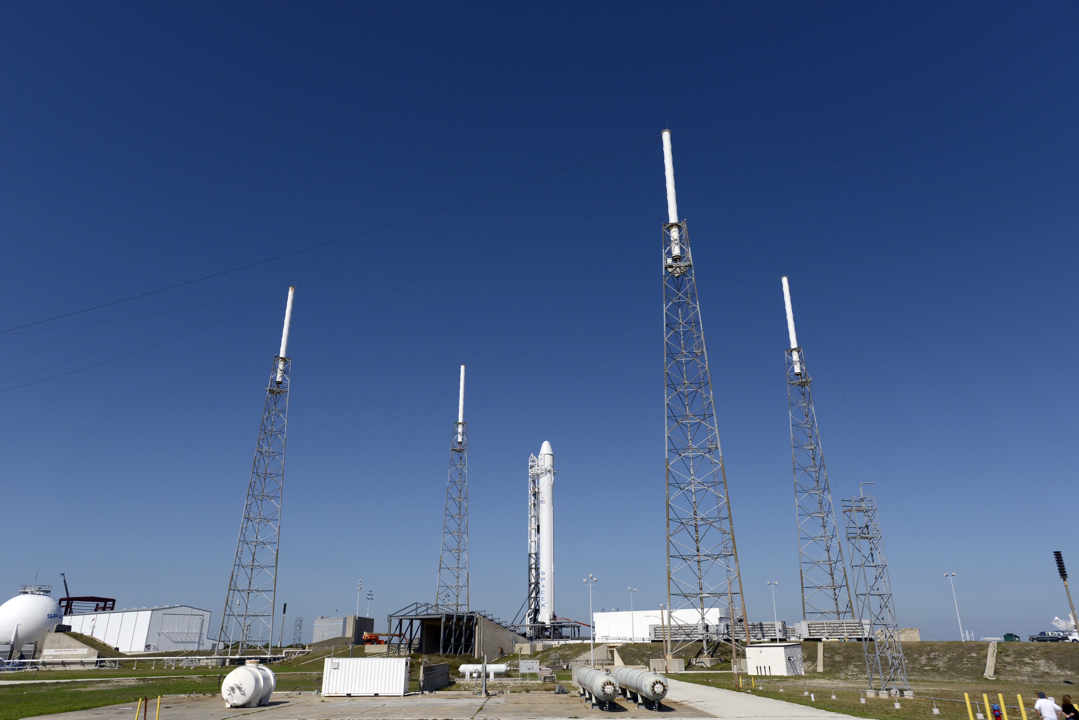 Отложиха старта на частния космически кораб