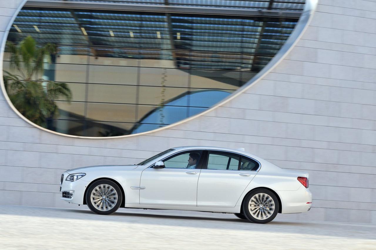 2013 BMW серия 7 направи дебют в Америка