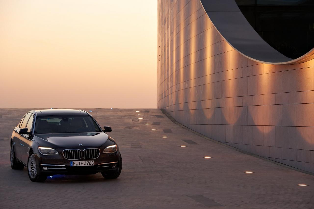 BMW разкри фейслифта на Серия 7