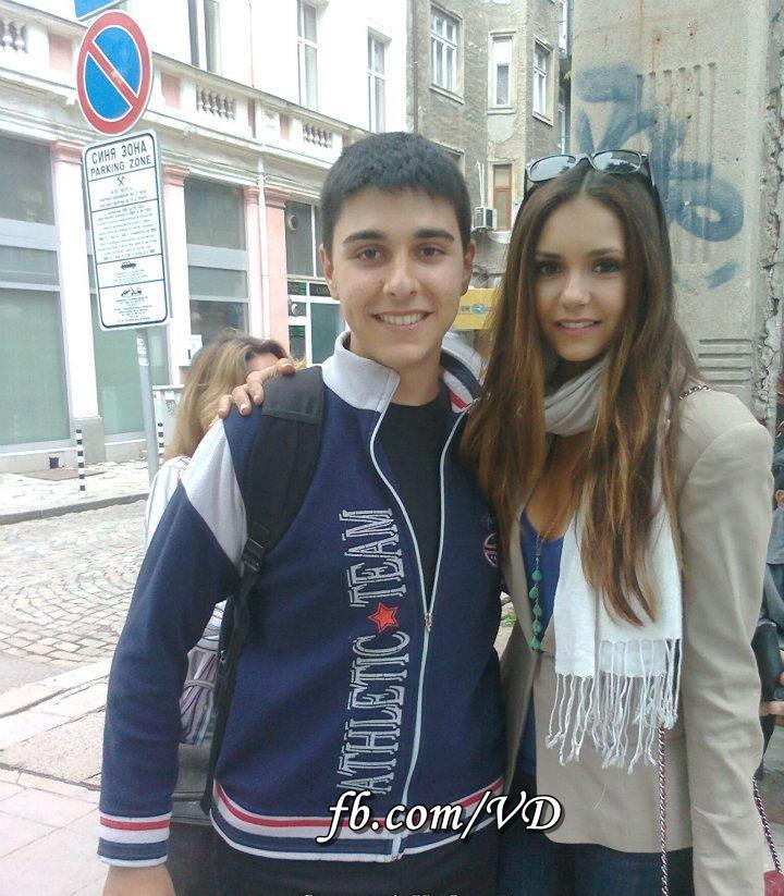 Нина Добрев