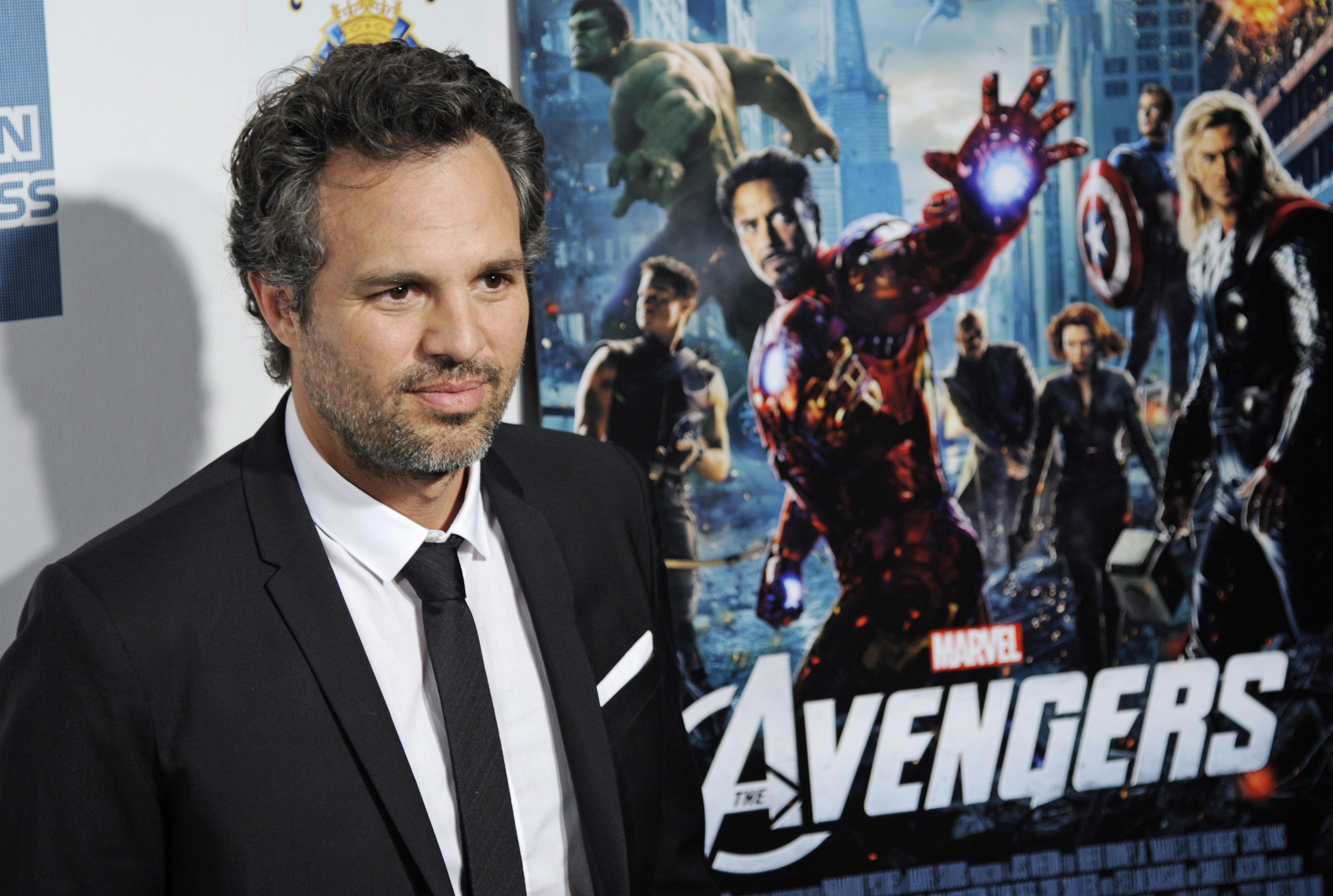 ”Отмъстителите” с прожекция в космоса