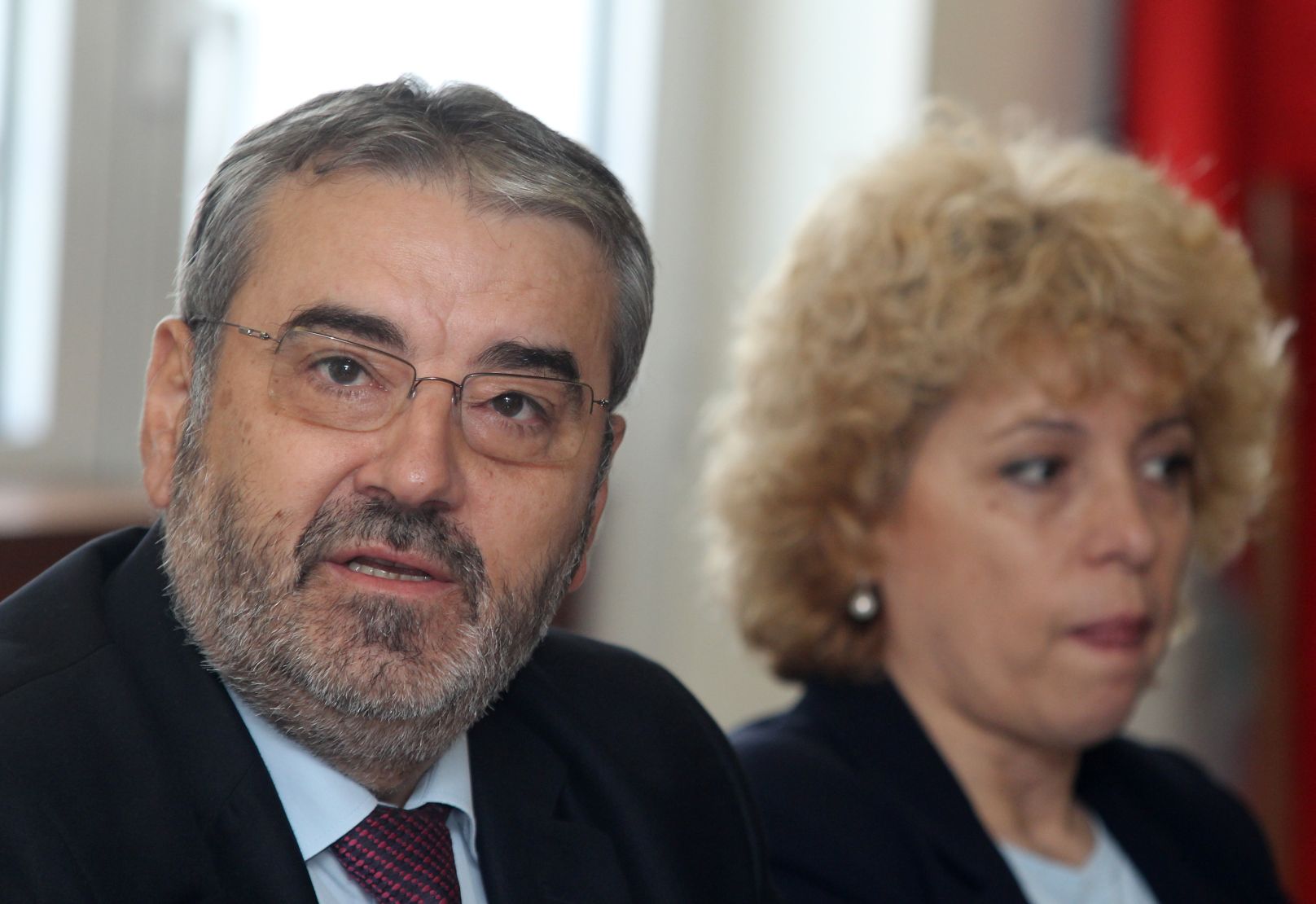 Синдикати и политици поискаха оставката на шефа на ДКЕВР Ангел Семерджиев
