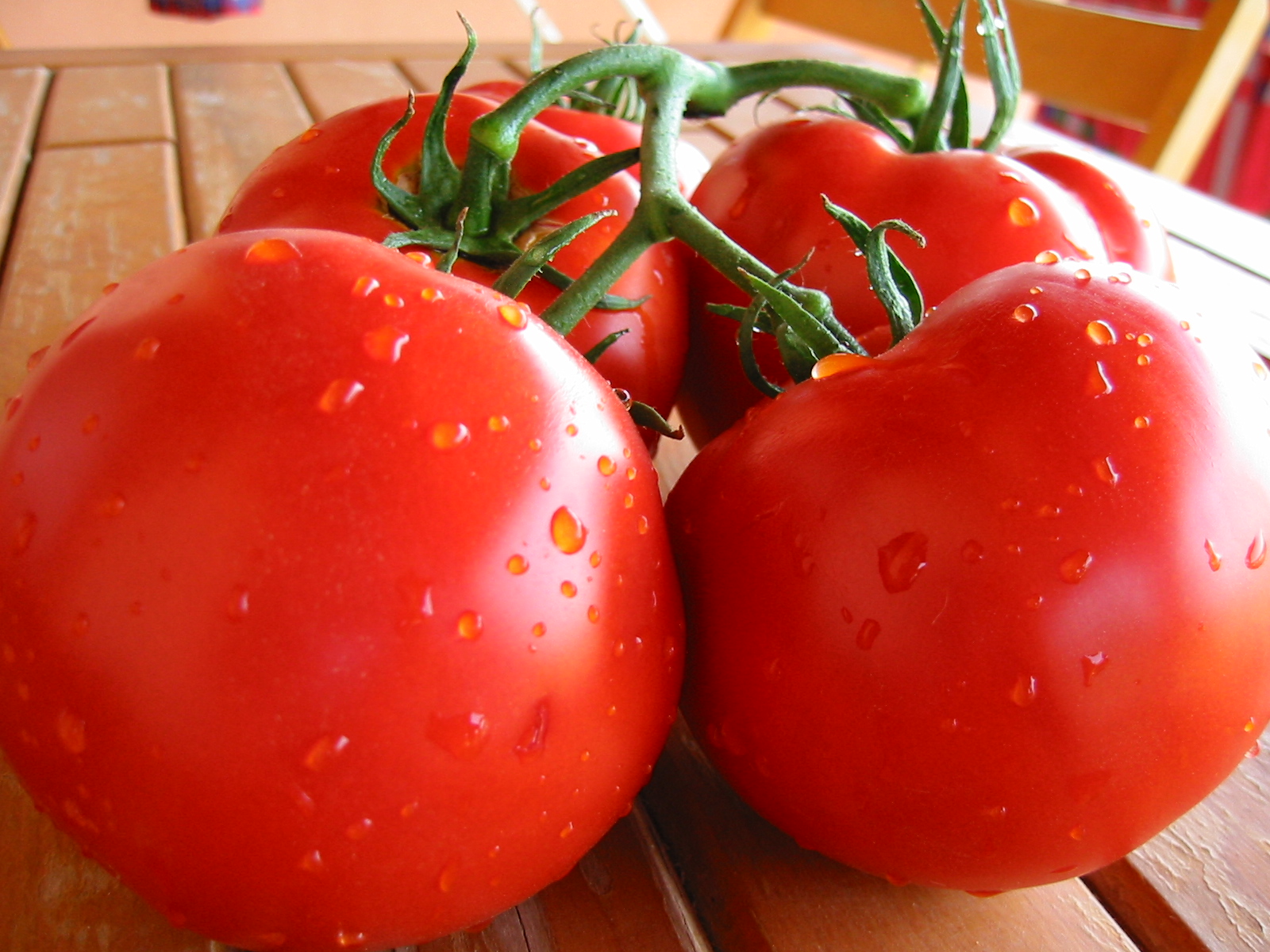 Учени установиха по какви критерии хората си избират домати