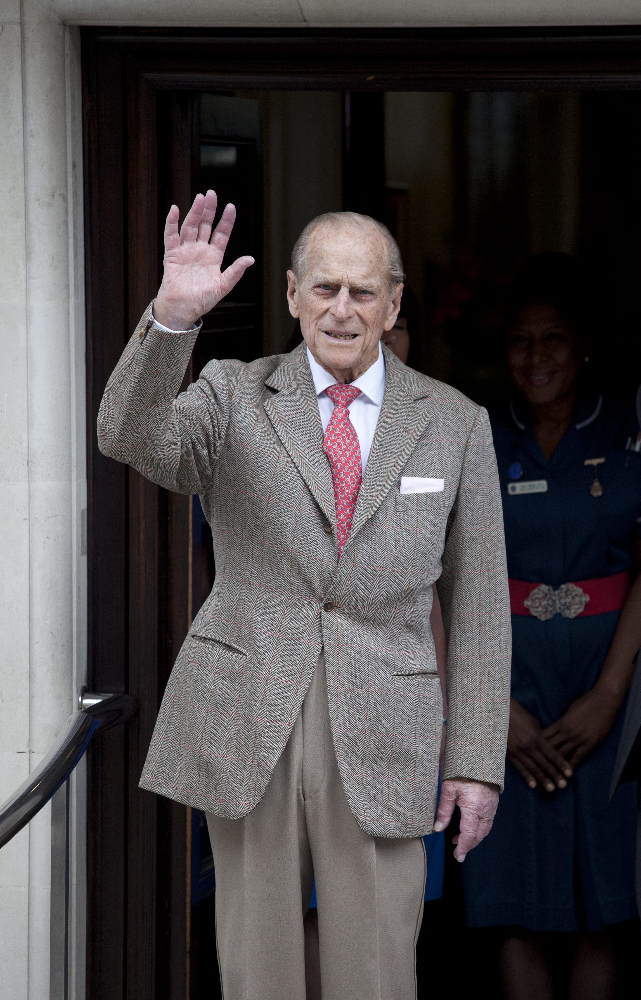 Изписаха 92-годишния принц Филип след операция