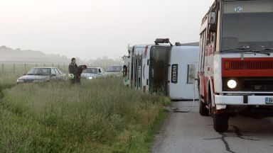 Турски тир се е преобърнал тази сутрин на 103 ти километър