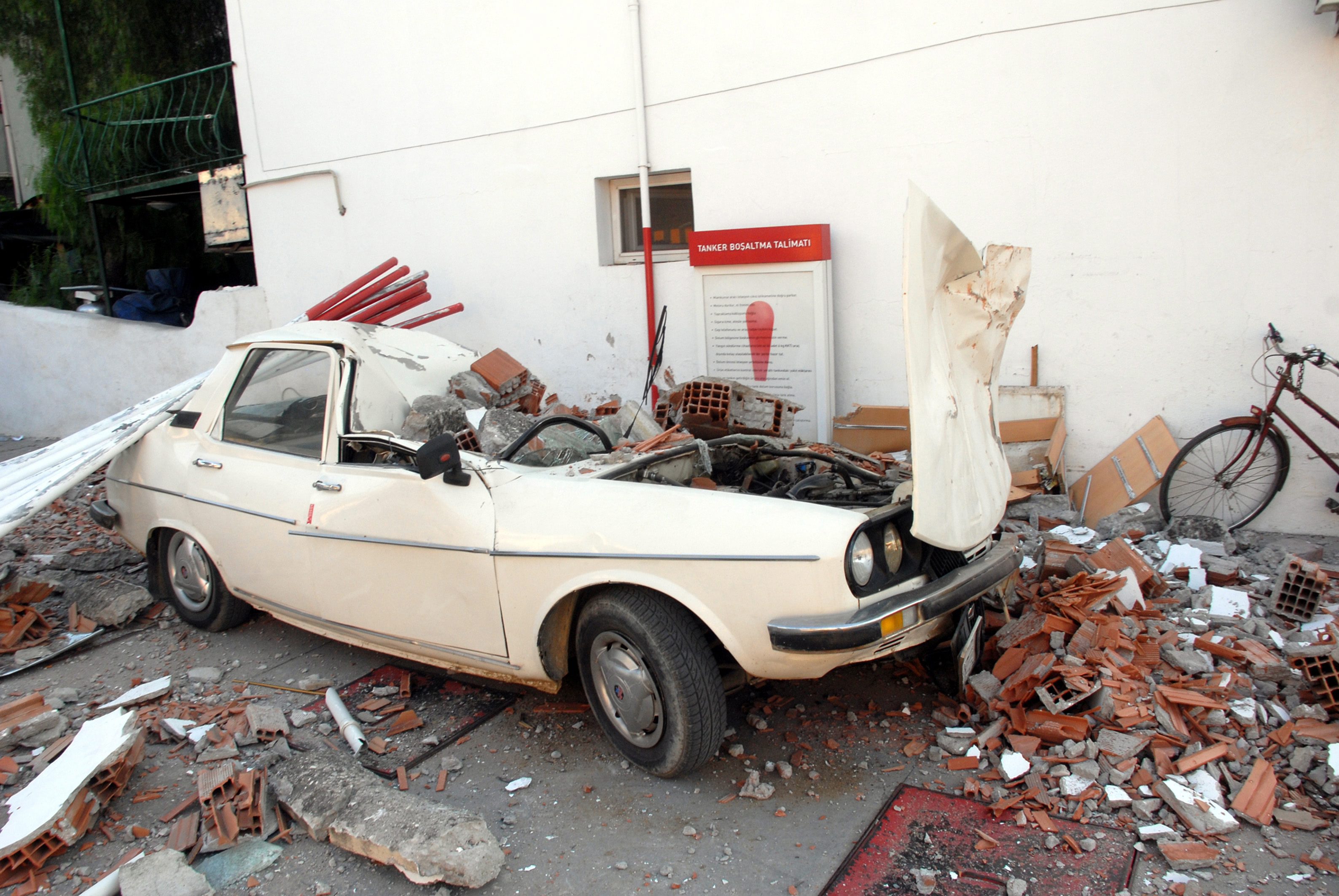 60 души са пострадали от силно земетресение в Югозападна Турция