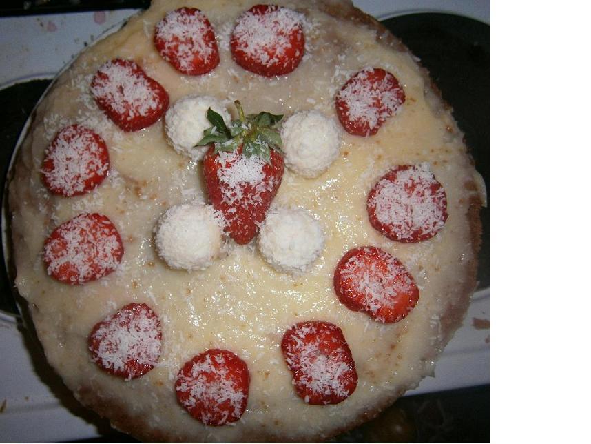 Торта Рафаело с ягоди и кокос