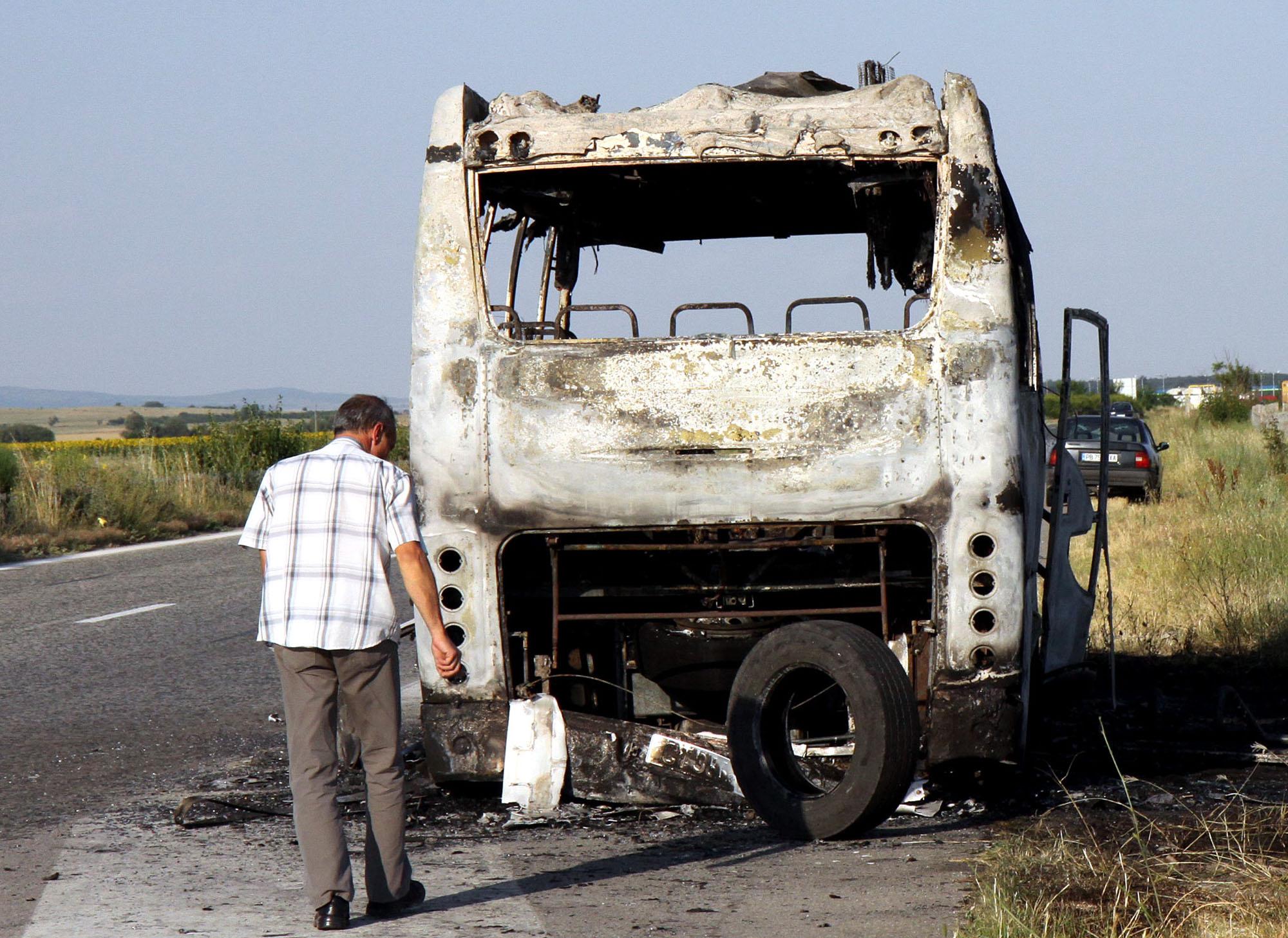 Автобус горя на автомагистрала „Тракия”