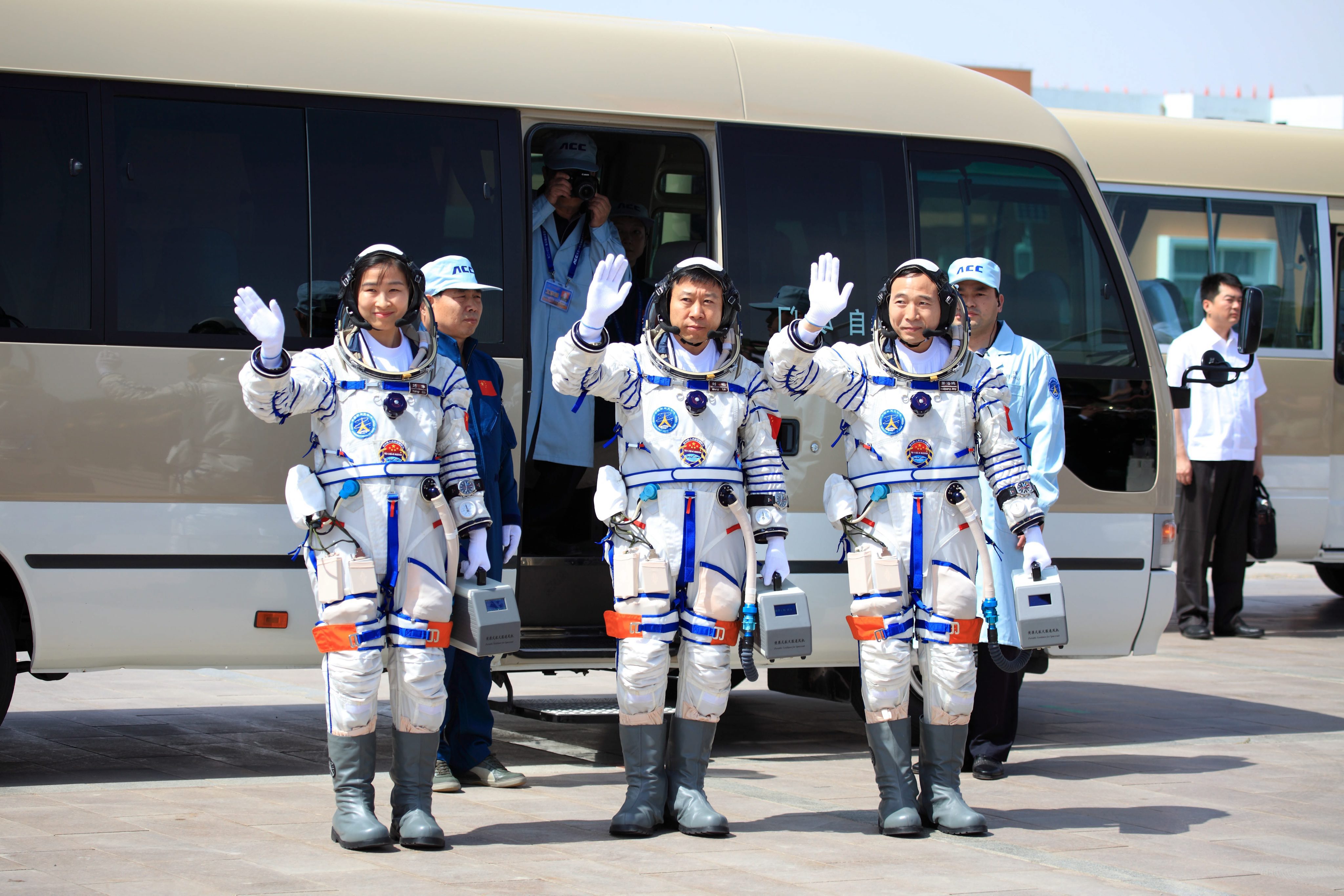 Тайконавтите се завръщат на Земята