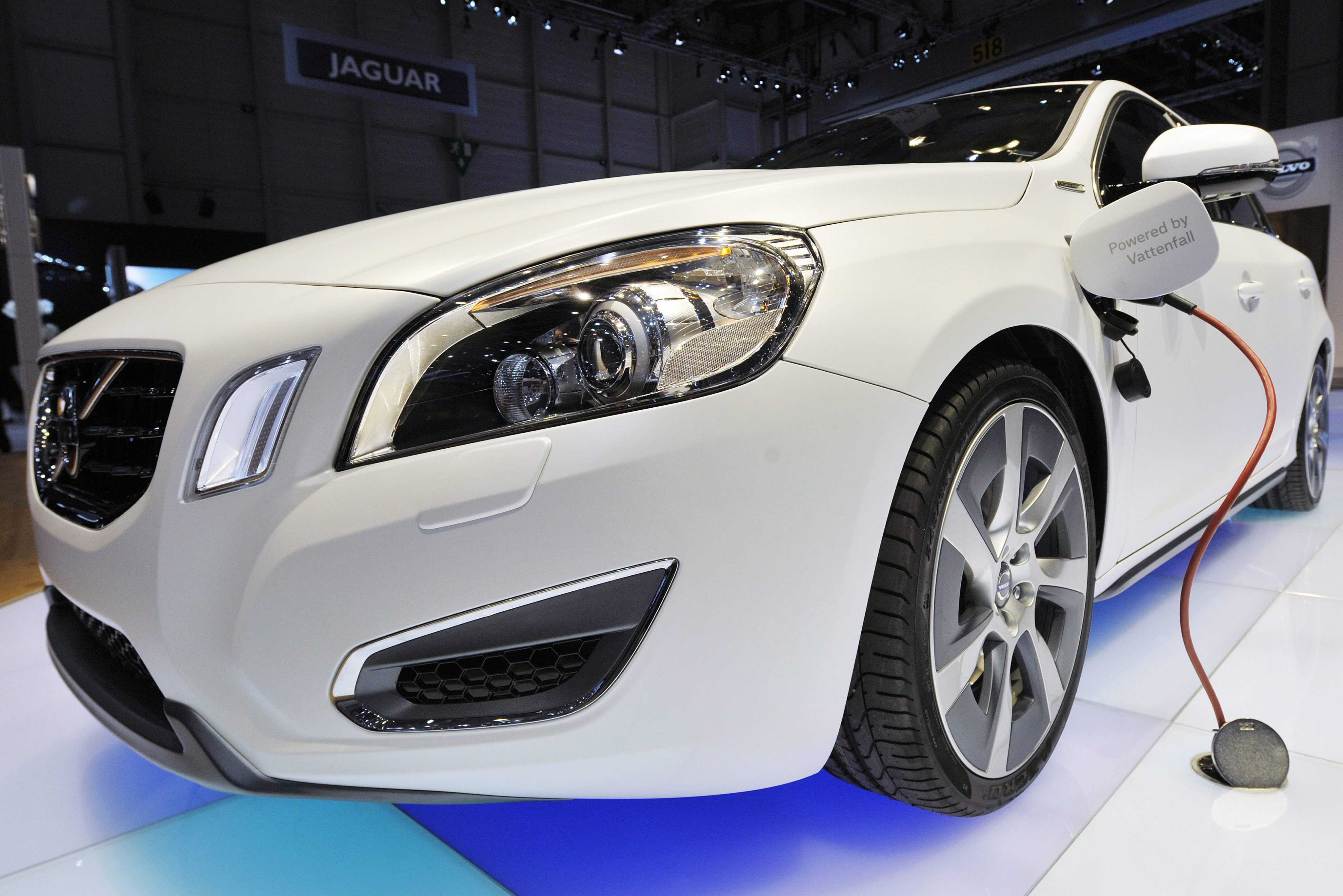 Volvo представя хибриден автомобил
