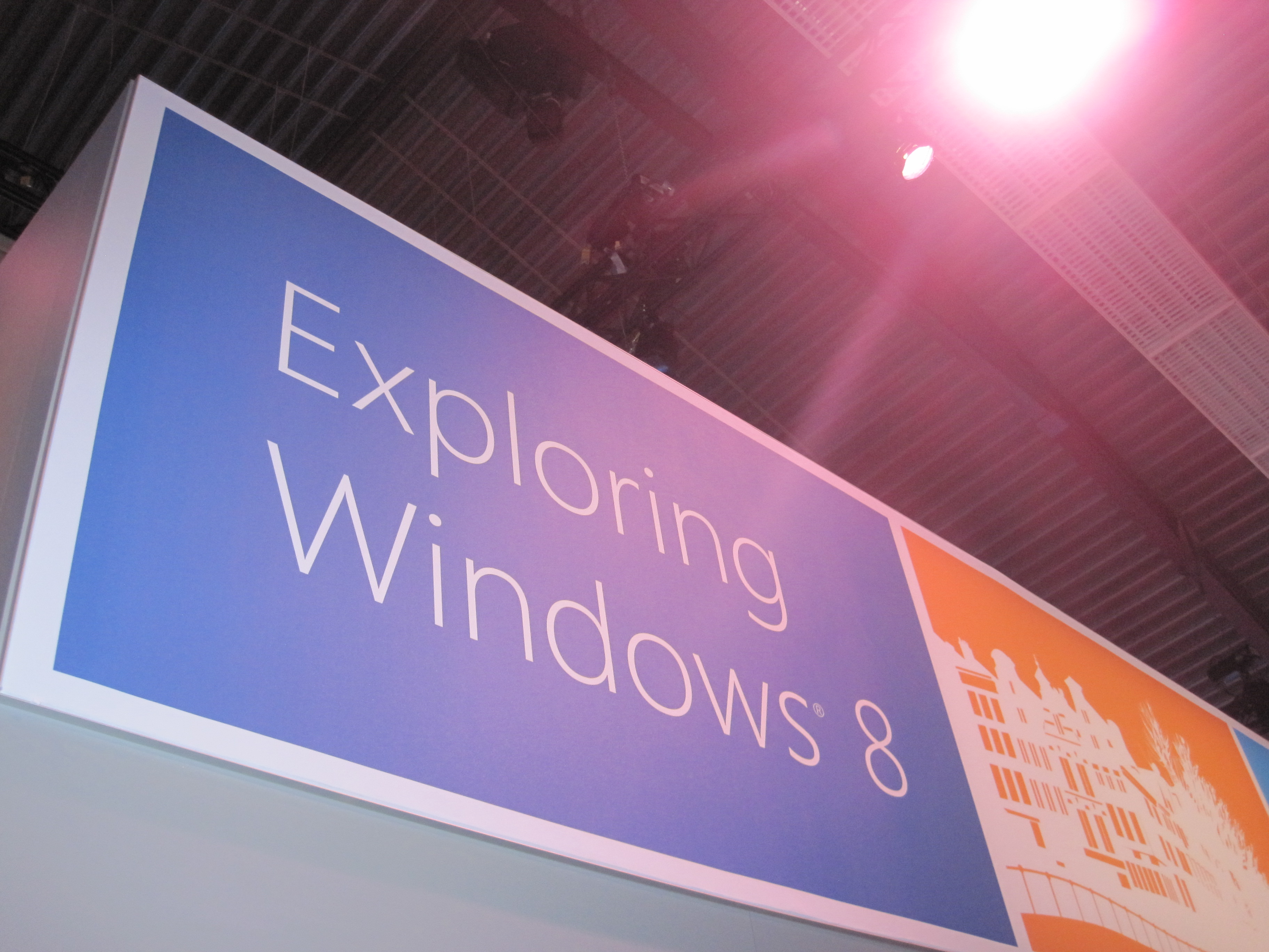 „Windows 8 е просто един по-добър Windows от Windows 7“, заяви Антоан Леблонд