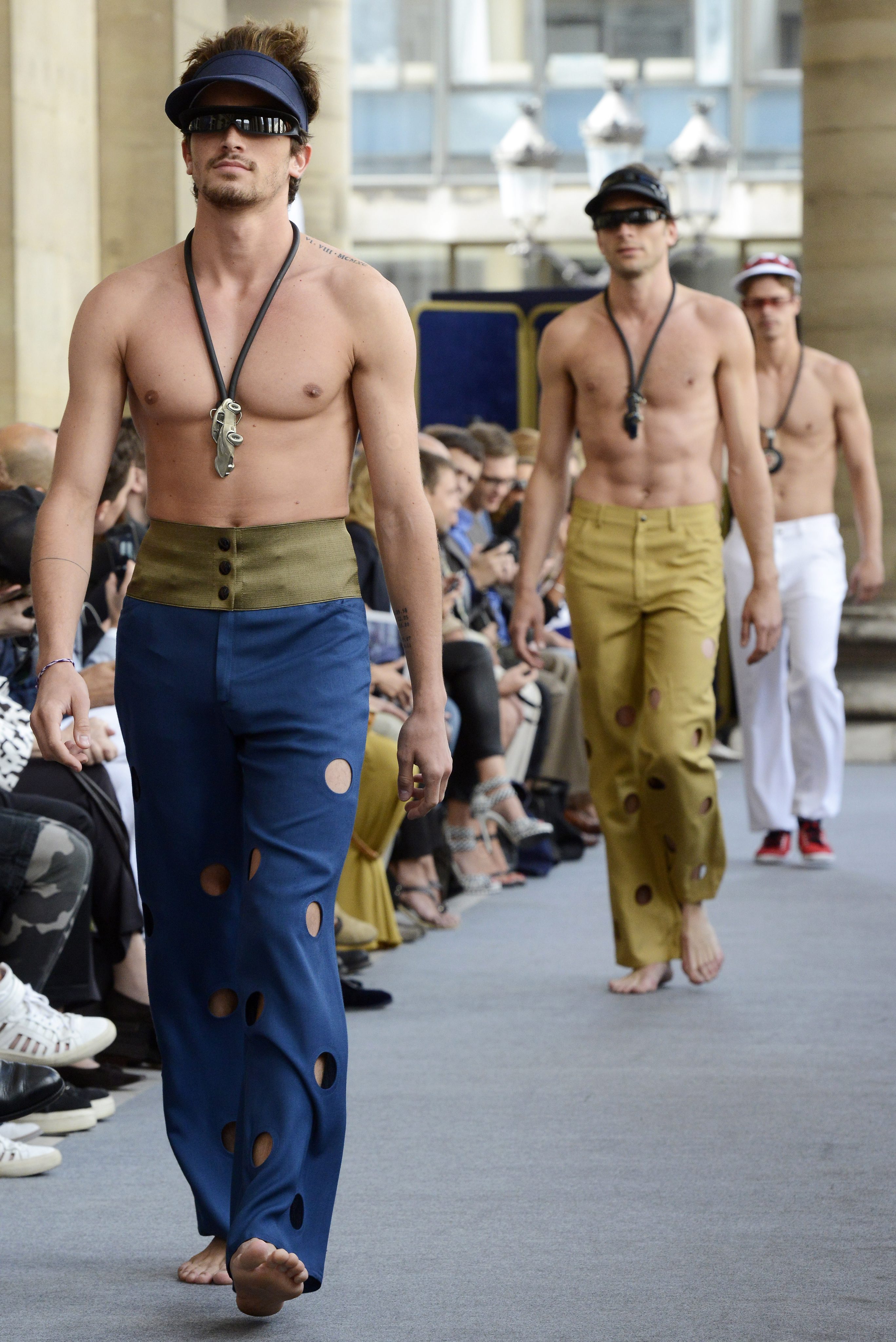 Колекцията на Пиер Карден, представена на Модната седмица за мъжка мода в Париж - Пролет/ лято  2012/2013