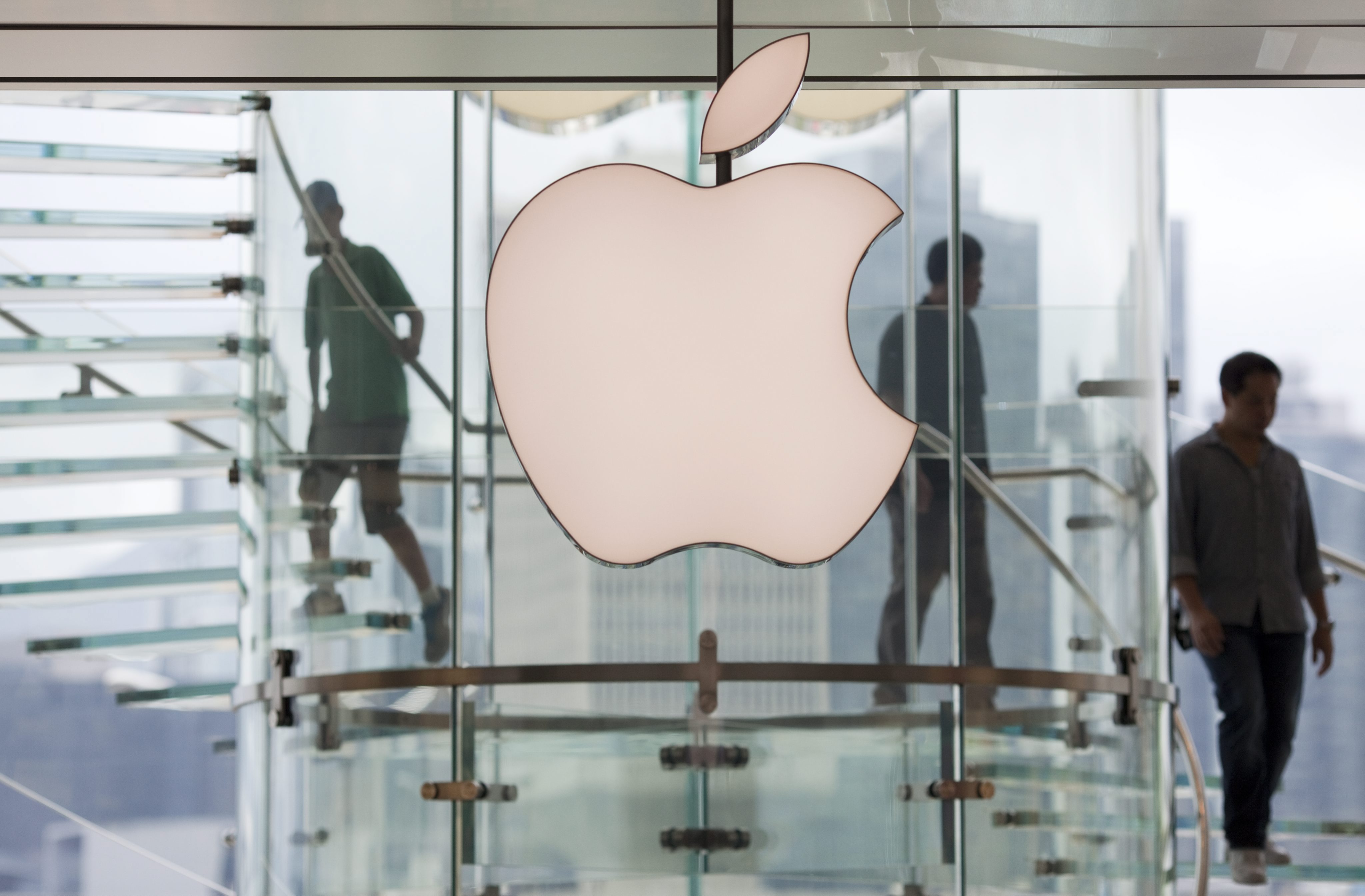 Хакнаха данни на 12 млн. собственици на Apple устройства