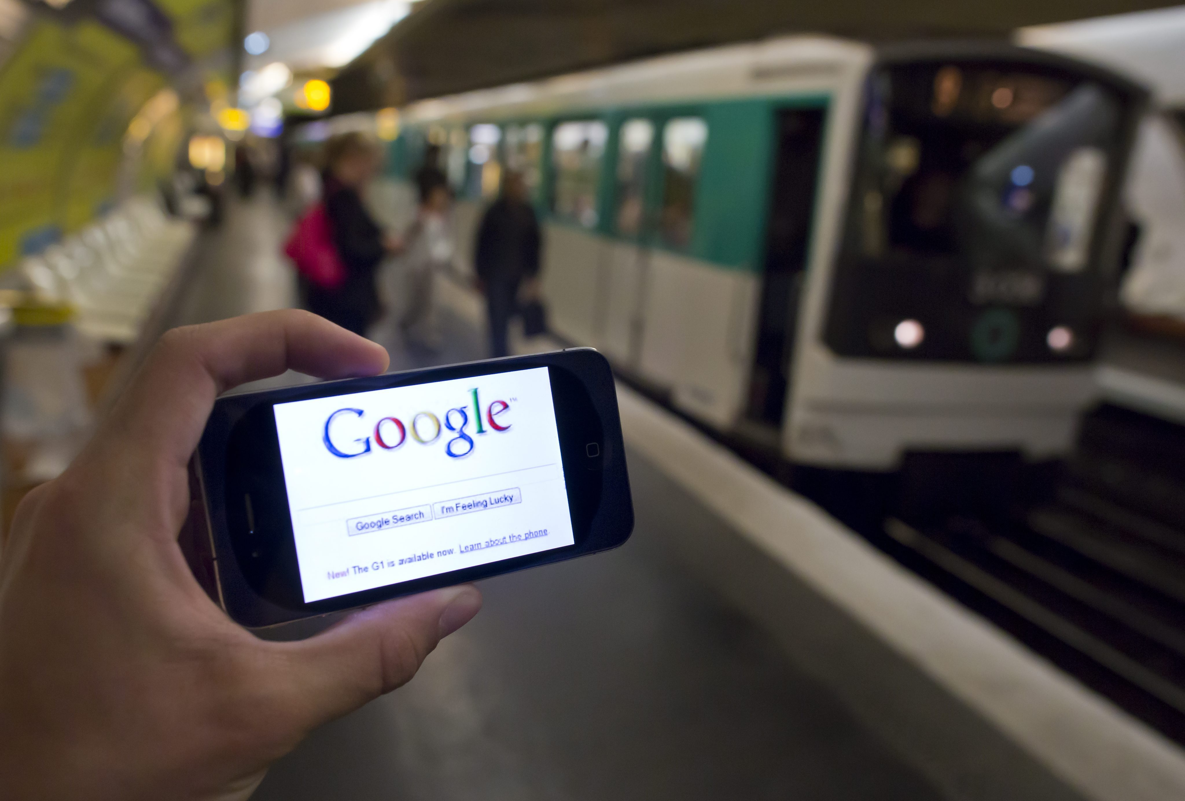 Google остава лидер в мобилната реклама