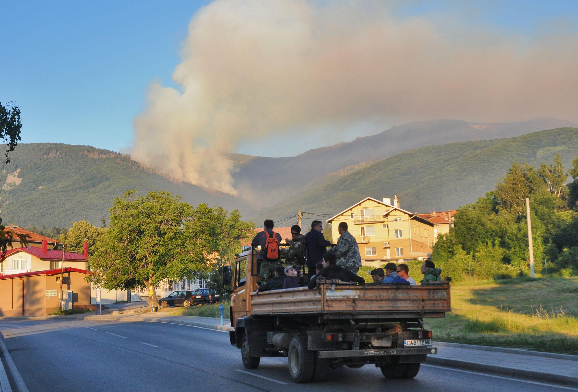 Камион с доброволци заминава да гаси пожара на Витоша