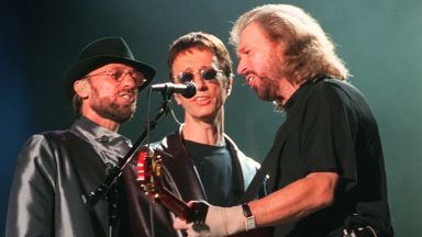 Хитове на Queen и Bee Gees са в топ 10-те "най-щастливите песни"