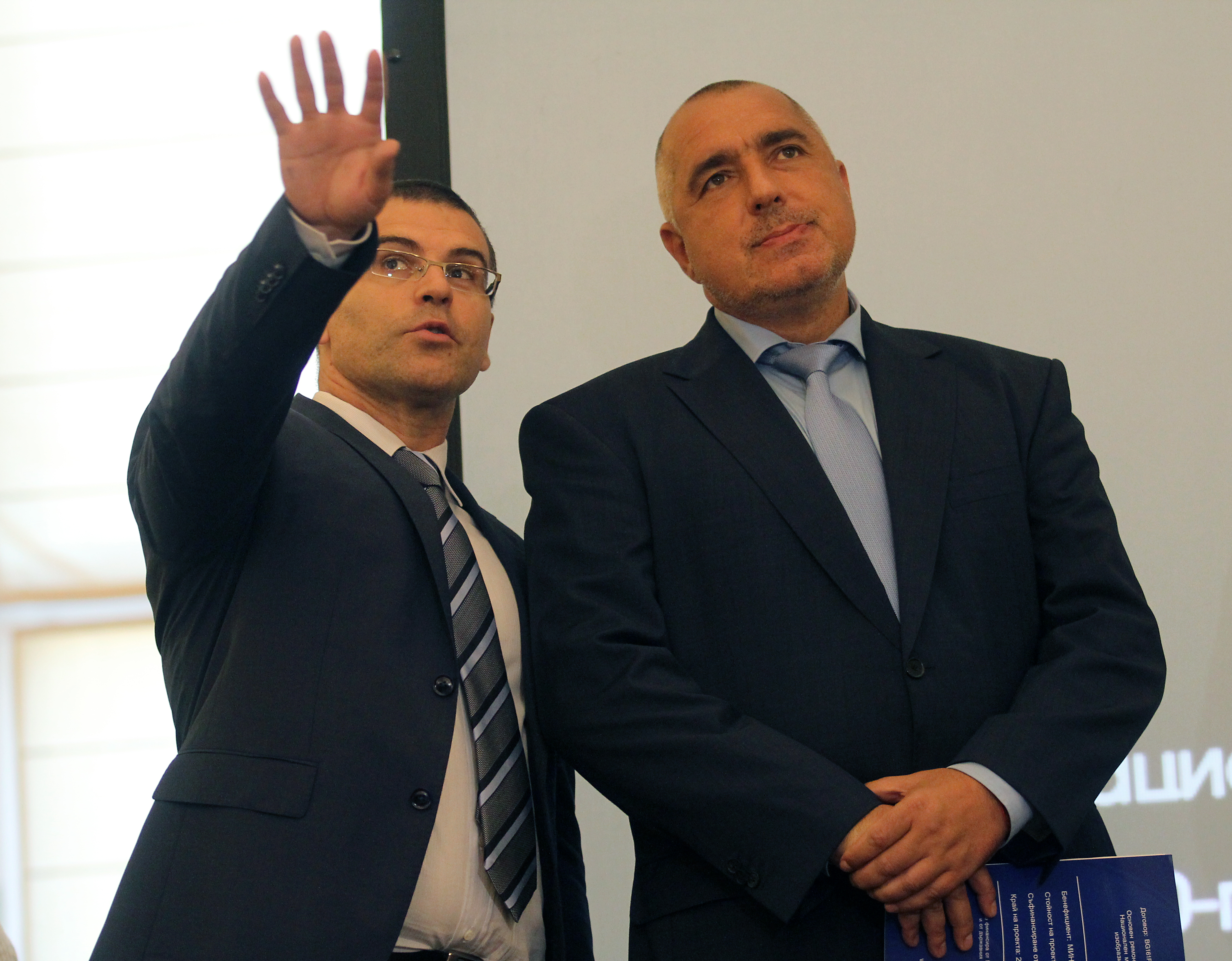 Бойко Борисов и Симеон Дянков при откриването на НХГ, където премиерът коментира емисията
