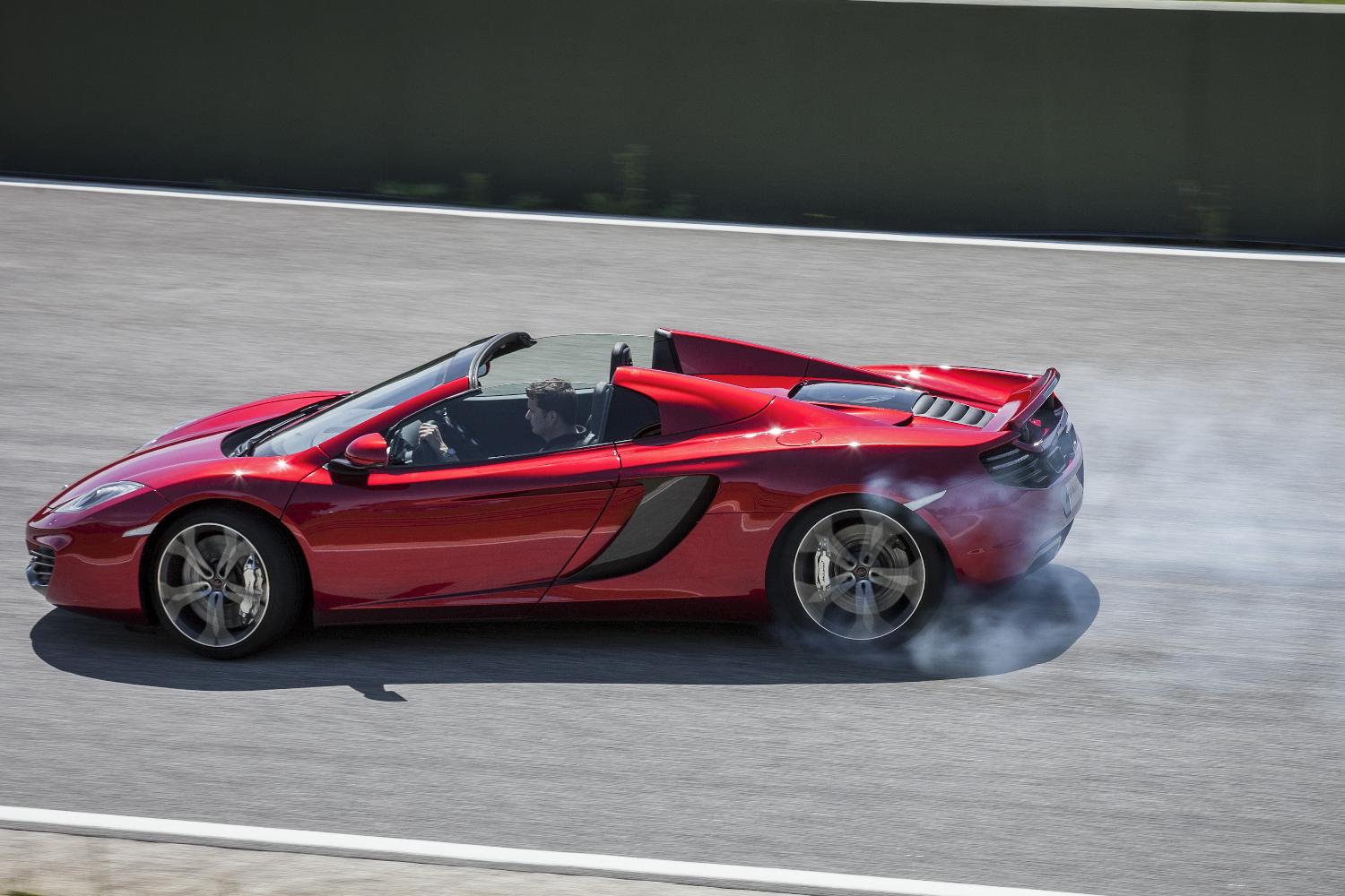 С 346 км/ч на борда на McLaren 12C Spider (видео)