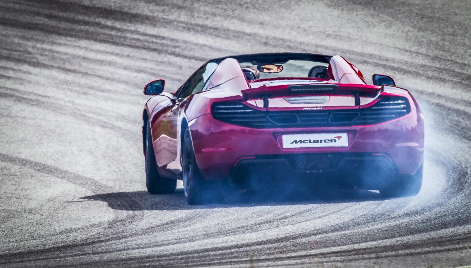 McLaren MP4-12C Spider атакува пистата (видео)