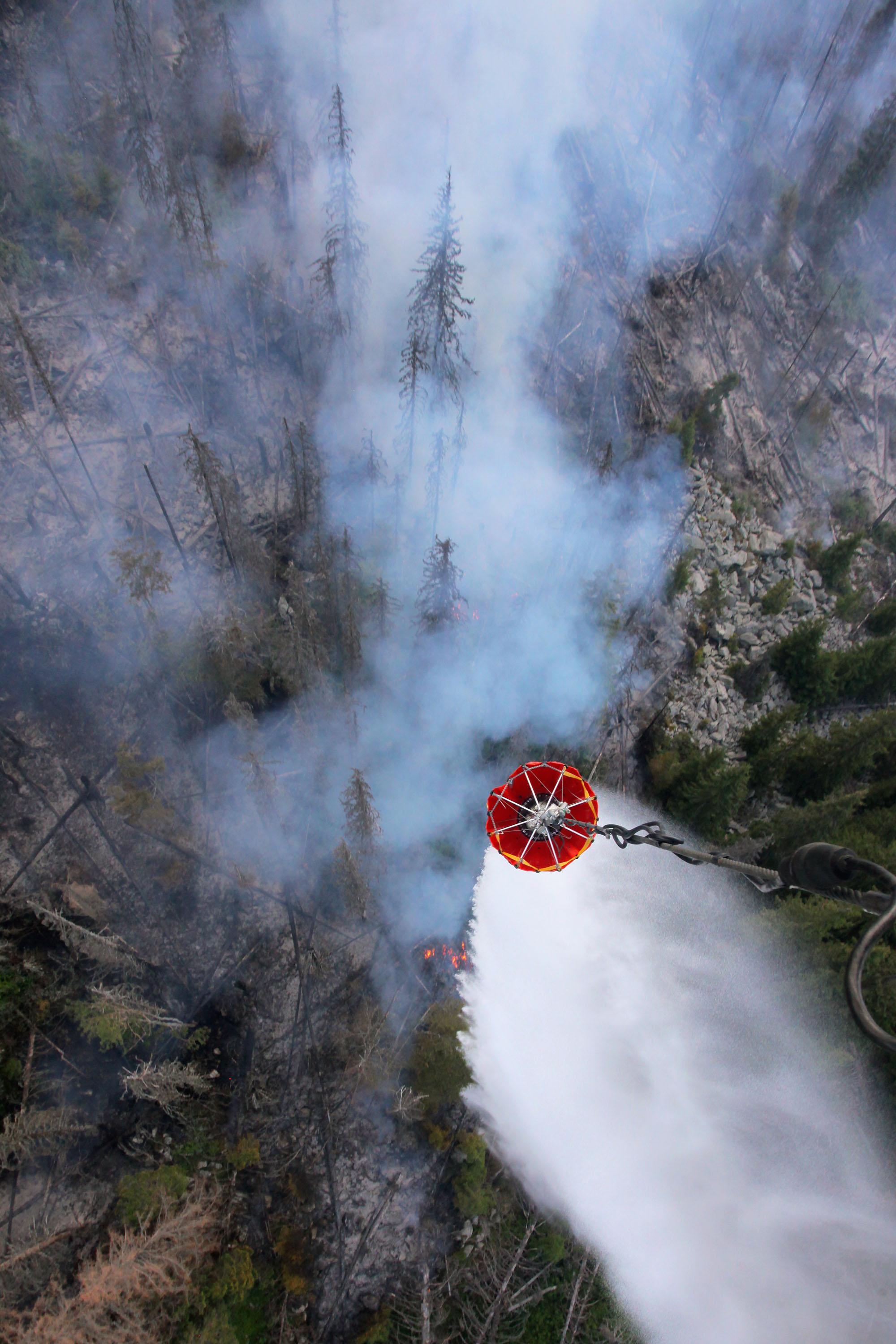 858 тона вода са изляли хеликоптерите на ВВС над Витоша до 5 юли