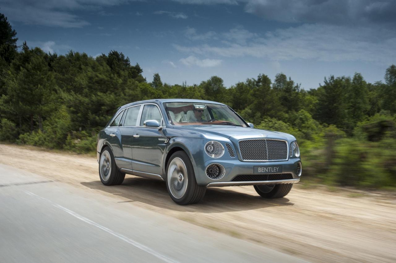 Нови снимки и видео на кросоувъра на Bentley