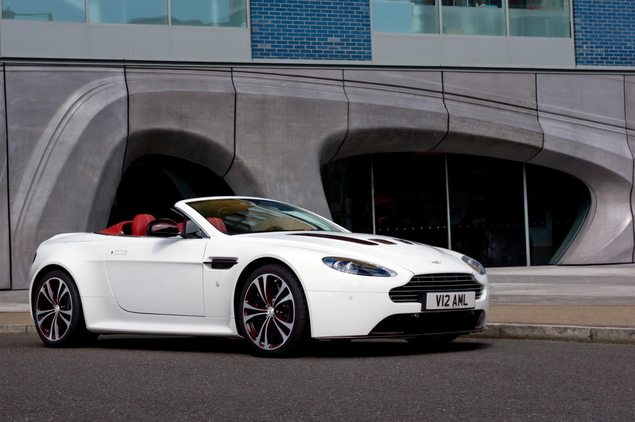 Това е Aston Martin V12 Vantage Roadster