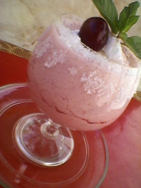 Млечна напитка с вишни