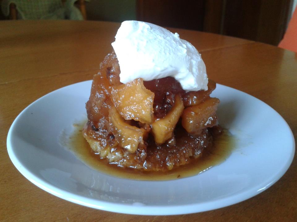 Тимбал с карамелизирани ябълки и орехи