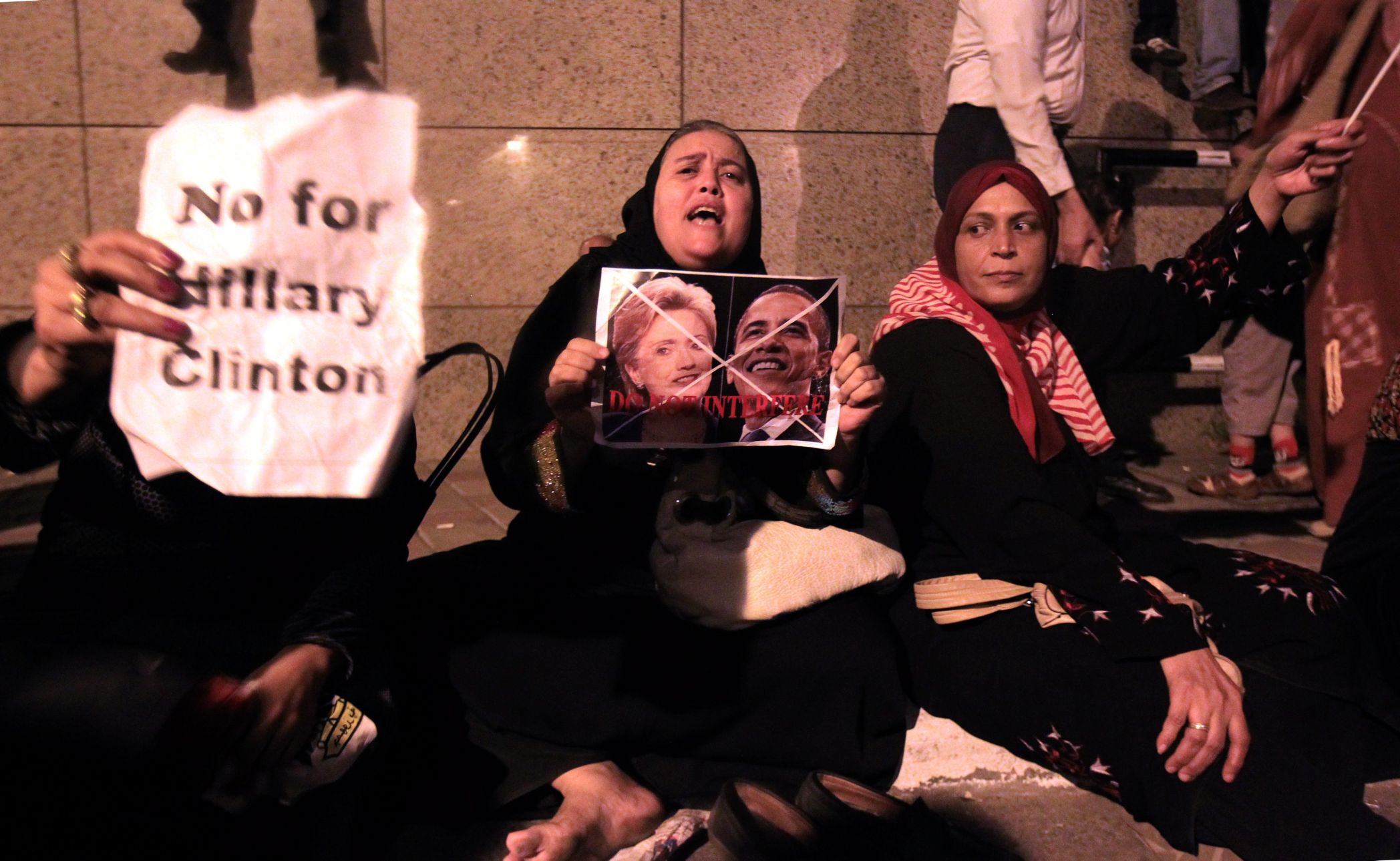 Хилари Клинтън е била посрещната в Александрия с протест