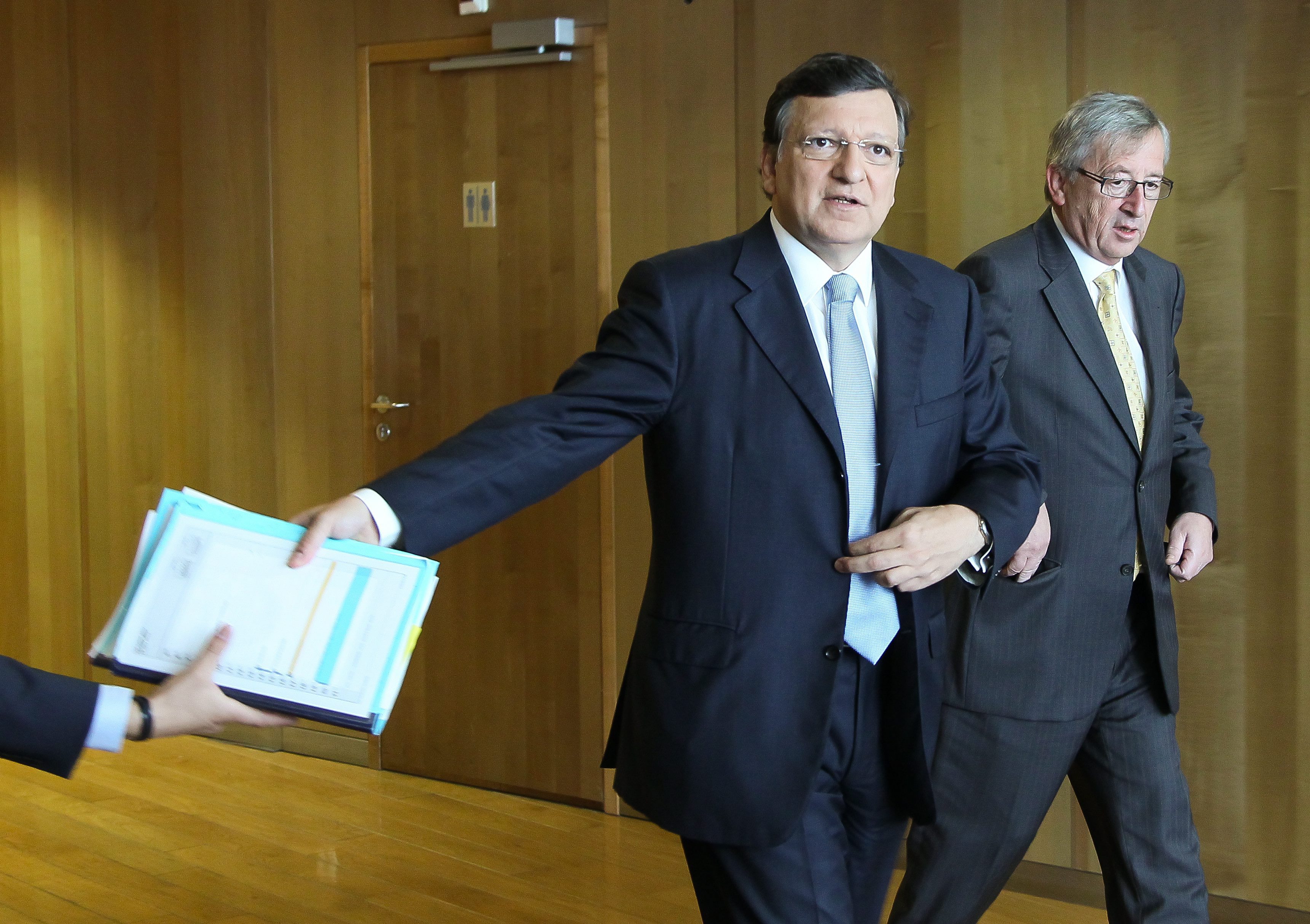 Барозу защити ЕЦБ пред европарламента