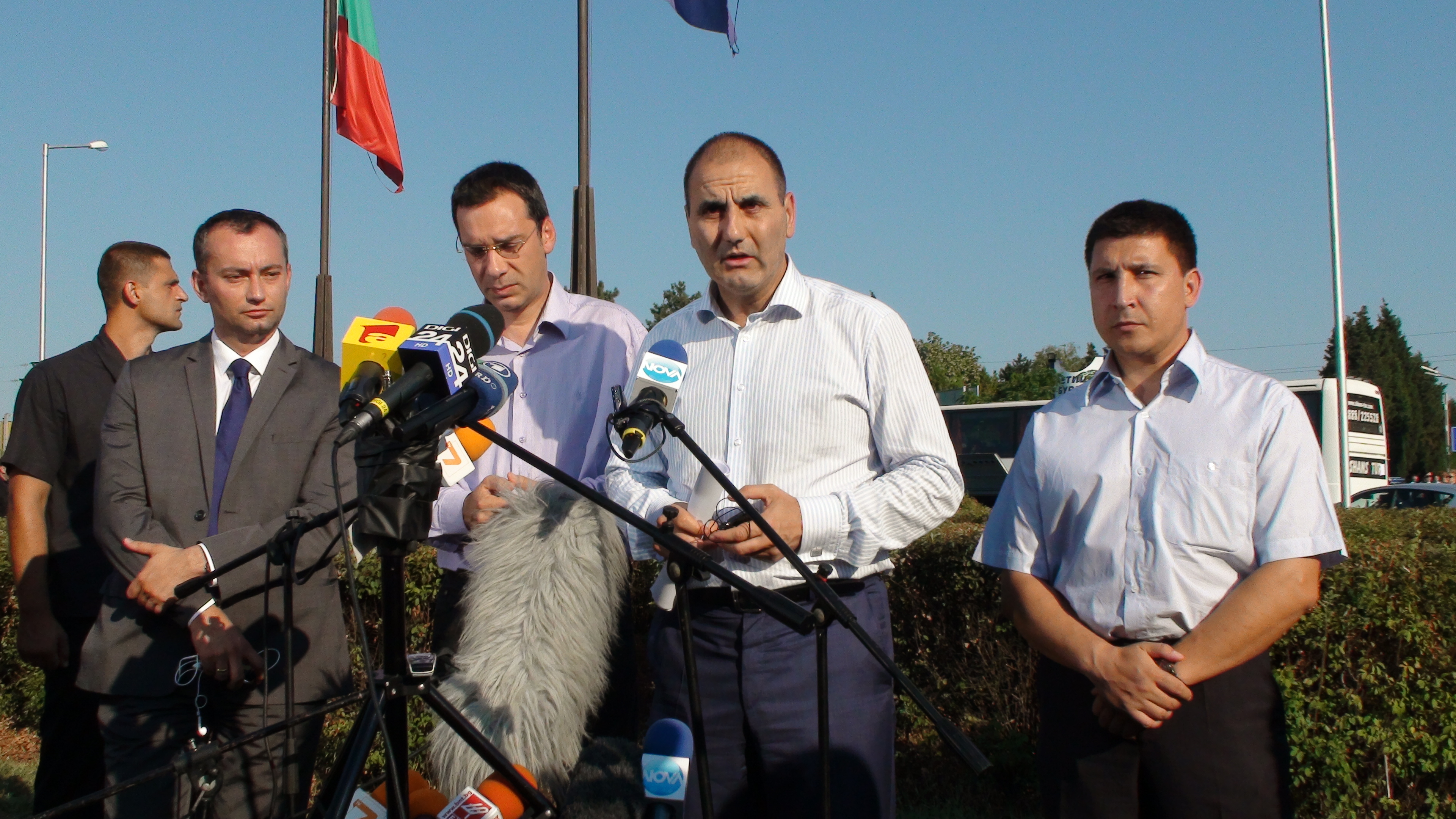 Цветан Цветанов: Може да се предположи, че мишена на атентата са израелски граждани, а не България
