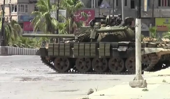 Опозицията в Сирия се сдоби с танкове, обстрелват ги изтребители
