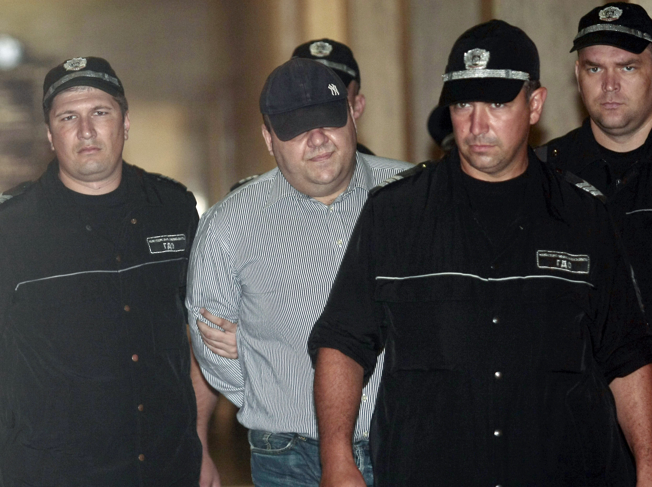 Съдът освободи Чеци от ареста срещу 15 000 лева