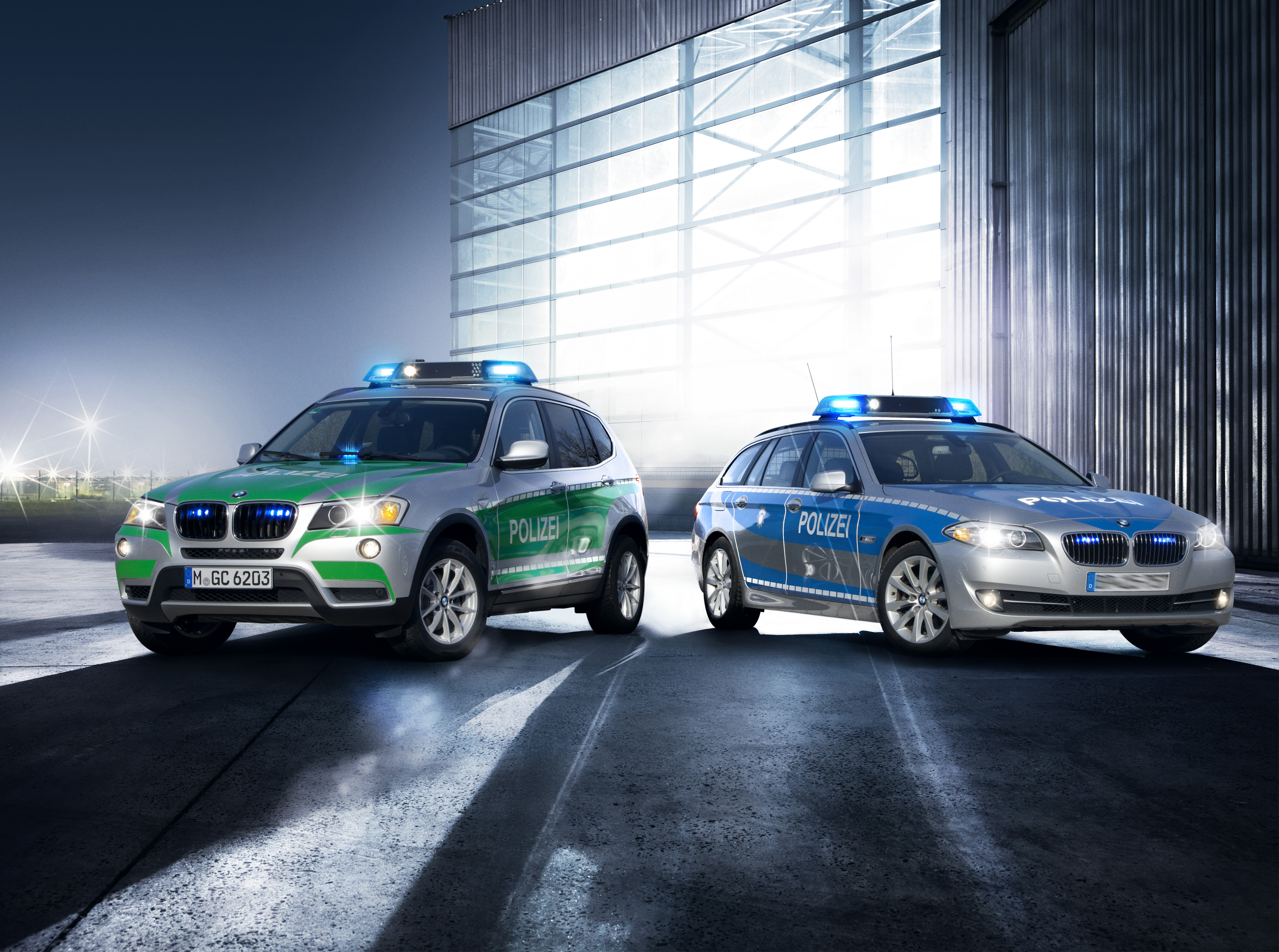 BMW представя новите си коли за полицията