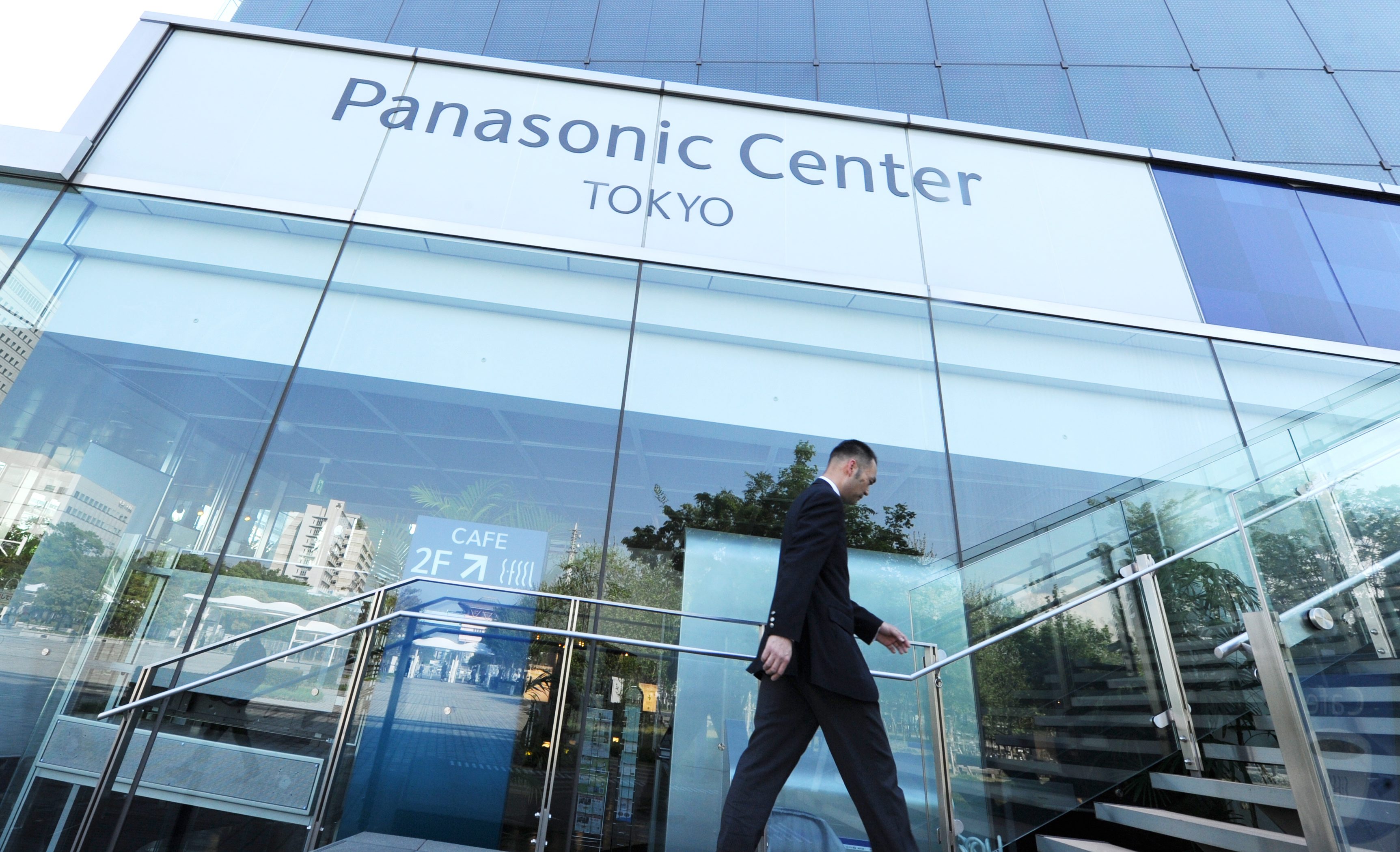 Panasonic затяга колана - уволнява над 6000
