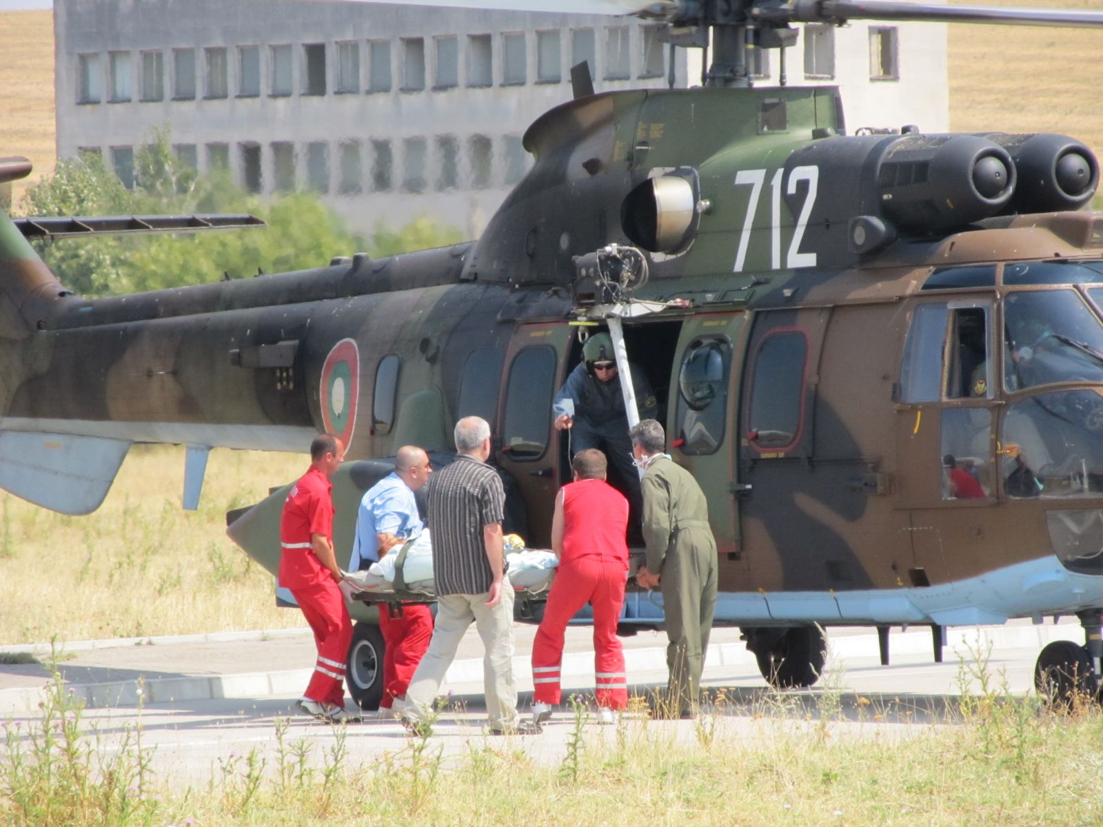 С военен хеликоптер преместиха в София ранени от взрива в Разград