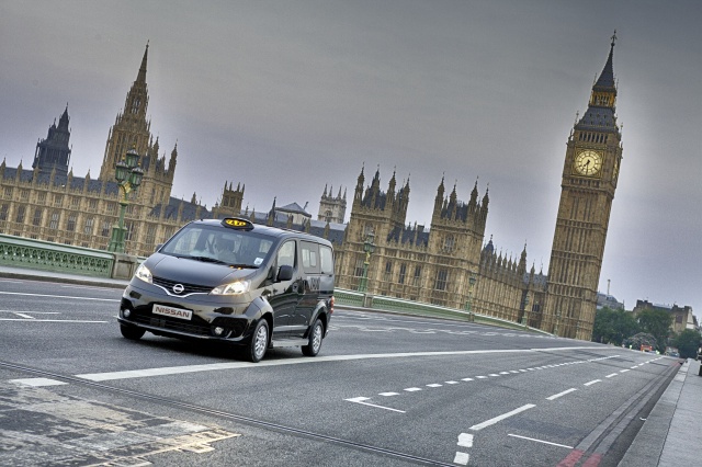 Nissan NV200 e новото черно такси в Лондон