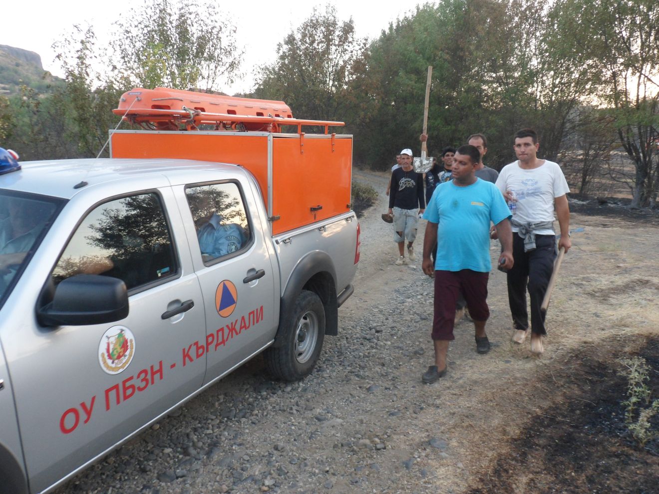 Евакуираха хора от пожар, запален от момче