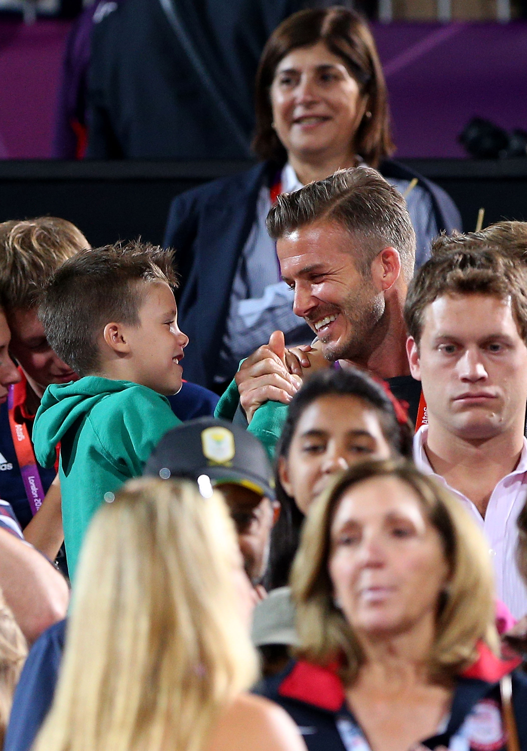 Дейвид Бекъм се забавлява със синовете си на Олимпиадата