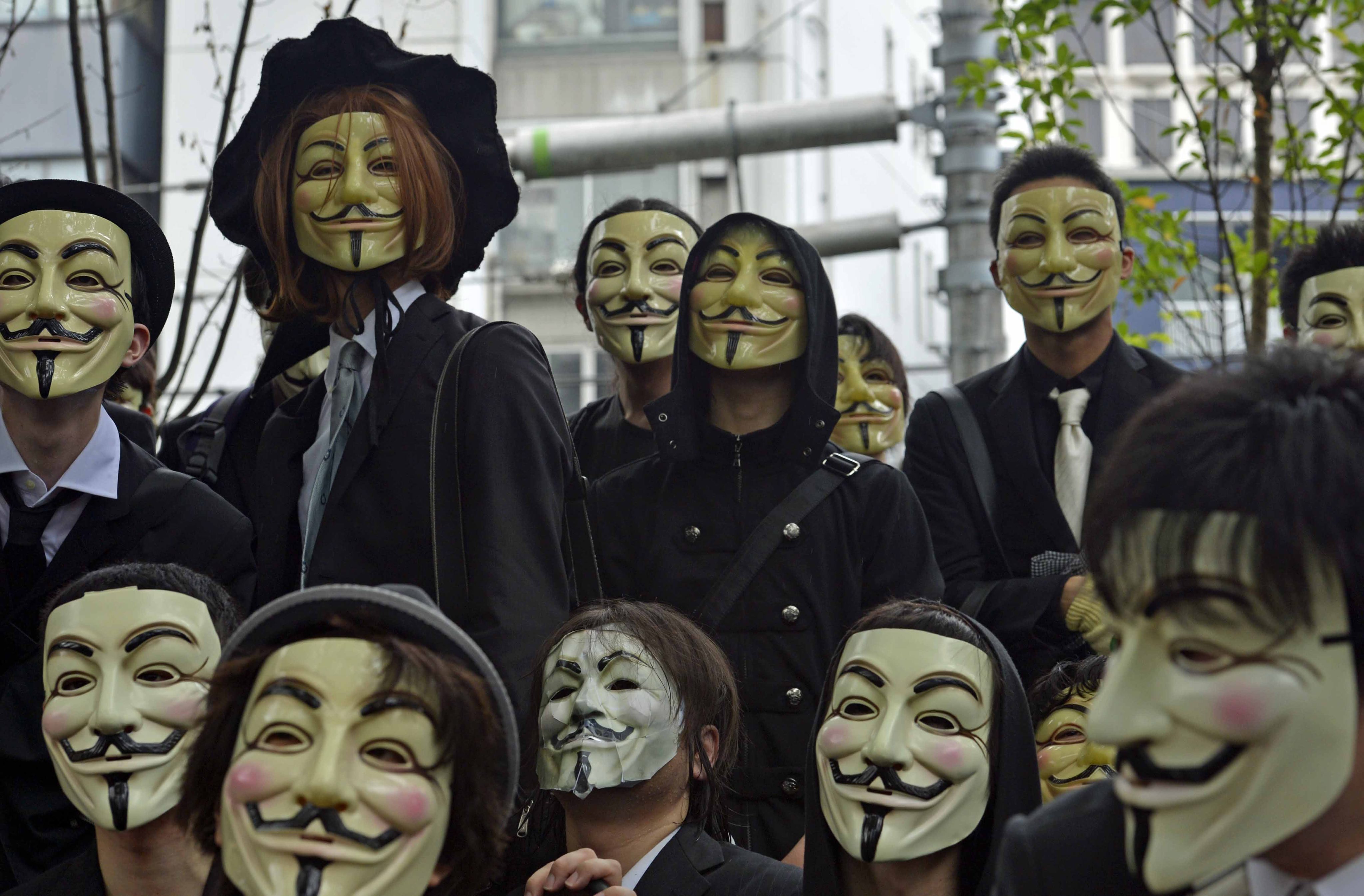 ”Анонимните” обявиха кибервойна на терористите
