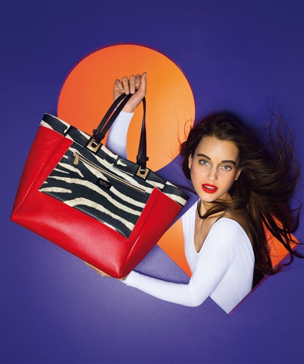 Енергия и ярки цветове в есенната колекция на Furla