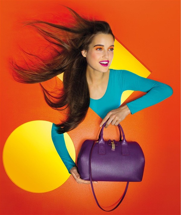 Енергия и ярки цветове в есенната колекция на Furla