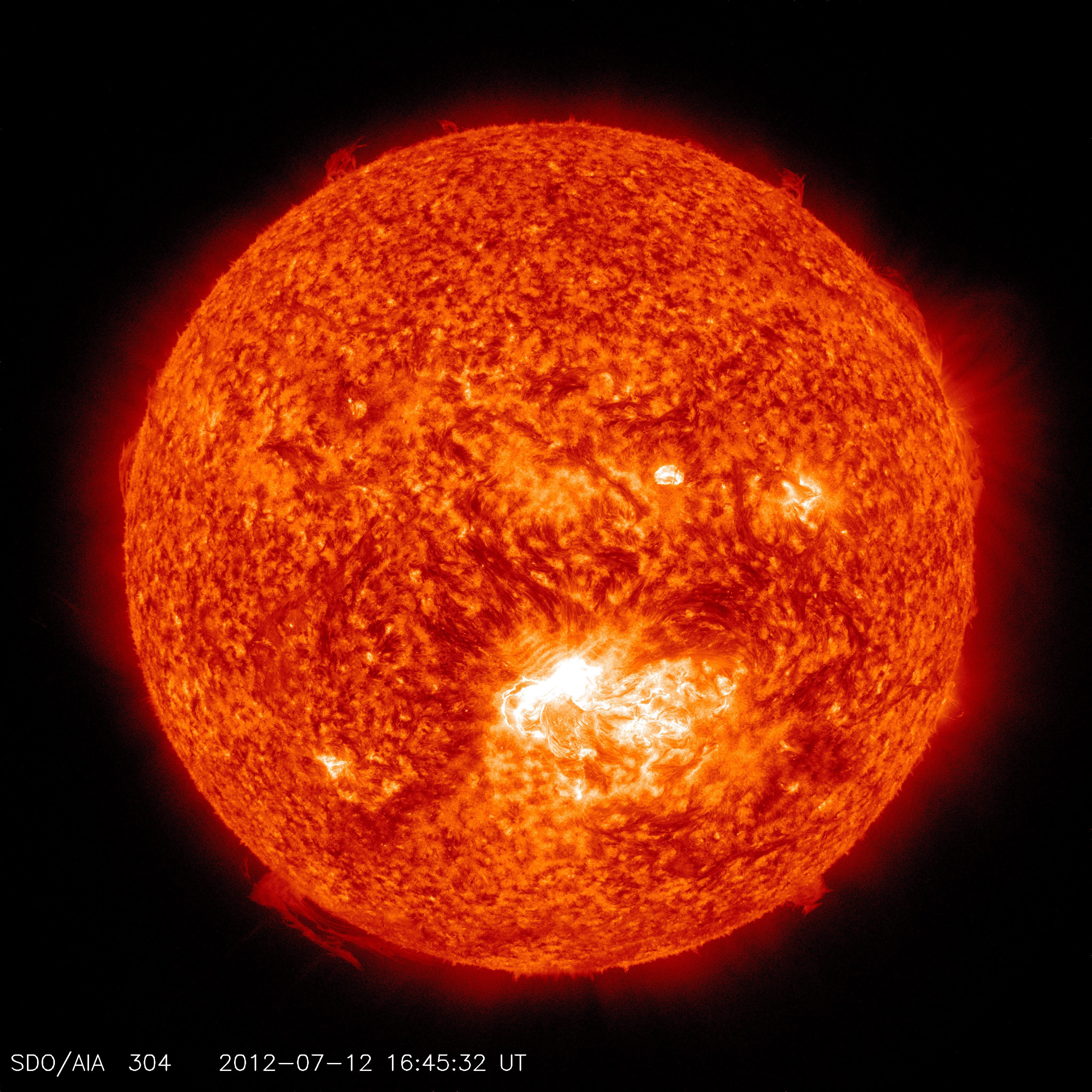 Слънчевата корона стига до около 10 милиона километра над повърхността