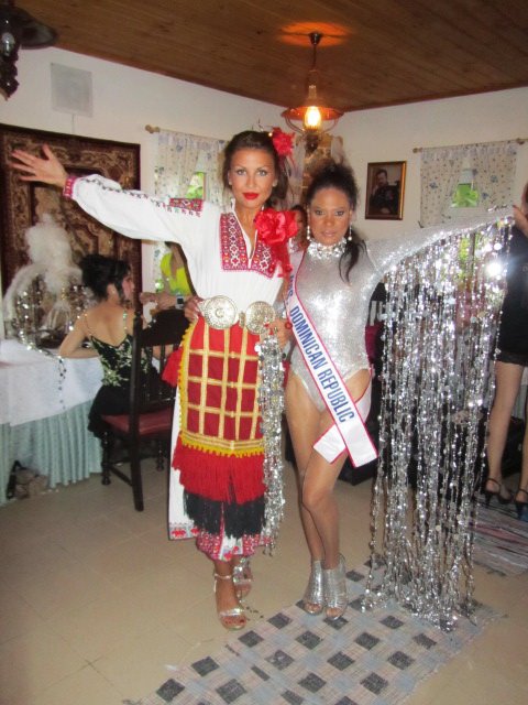 Венета Харизанова на "Мисис Вселена" 2012